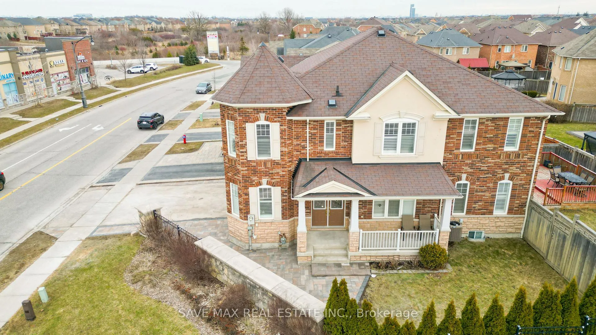 Photo 3 of Unit Upper, 198 Gardenbrooke Trail, Brampton, Bram East — HOMEH
