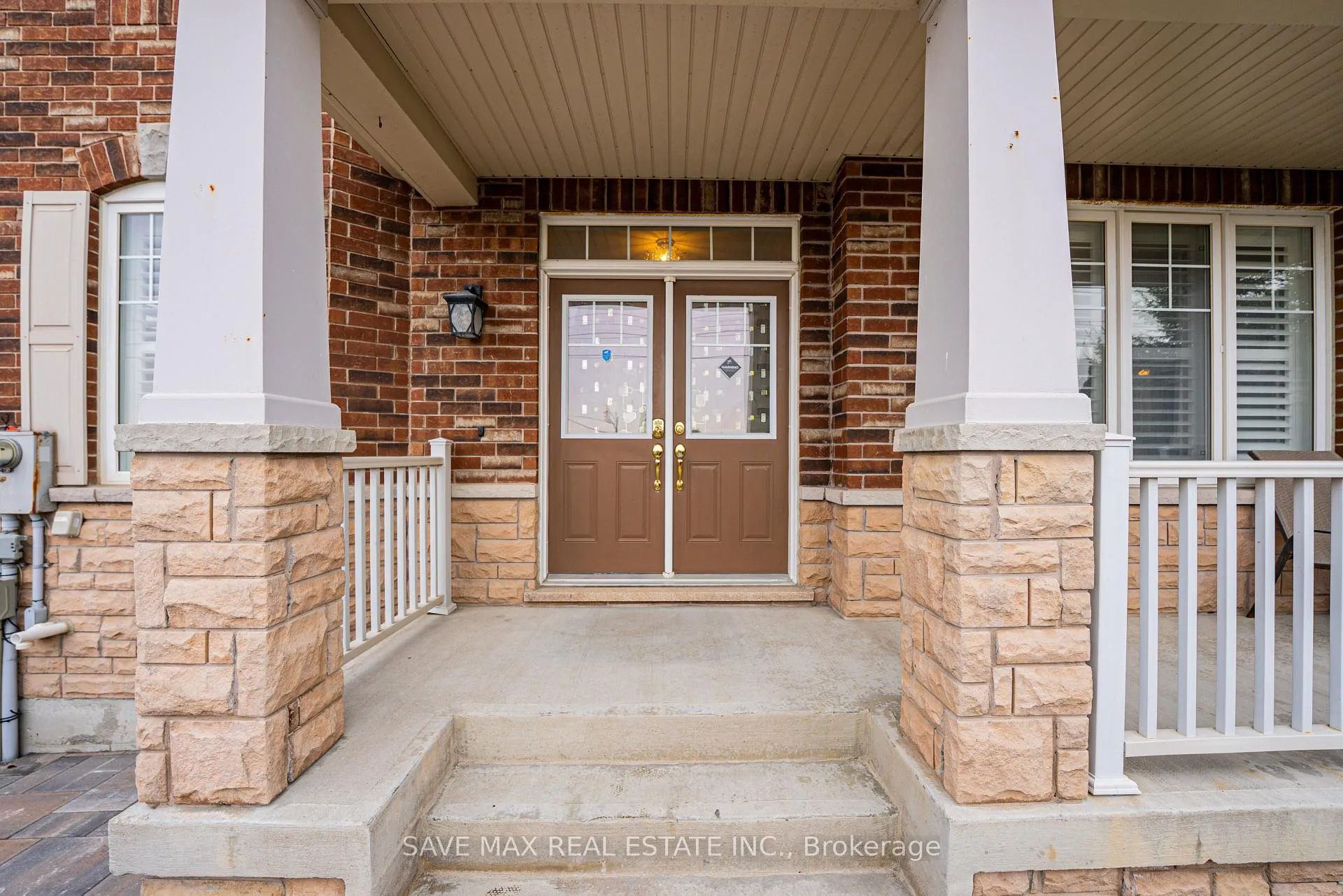 Photo 4 of Unit Upper, 198 Gardenbrooke Trail, Brampton, Bram East — HOMEH