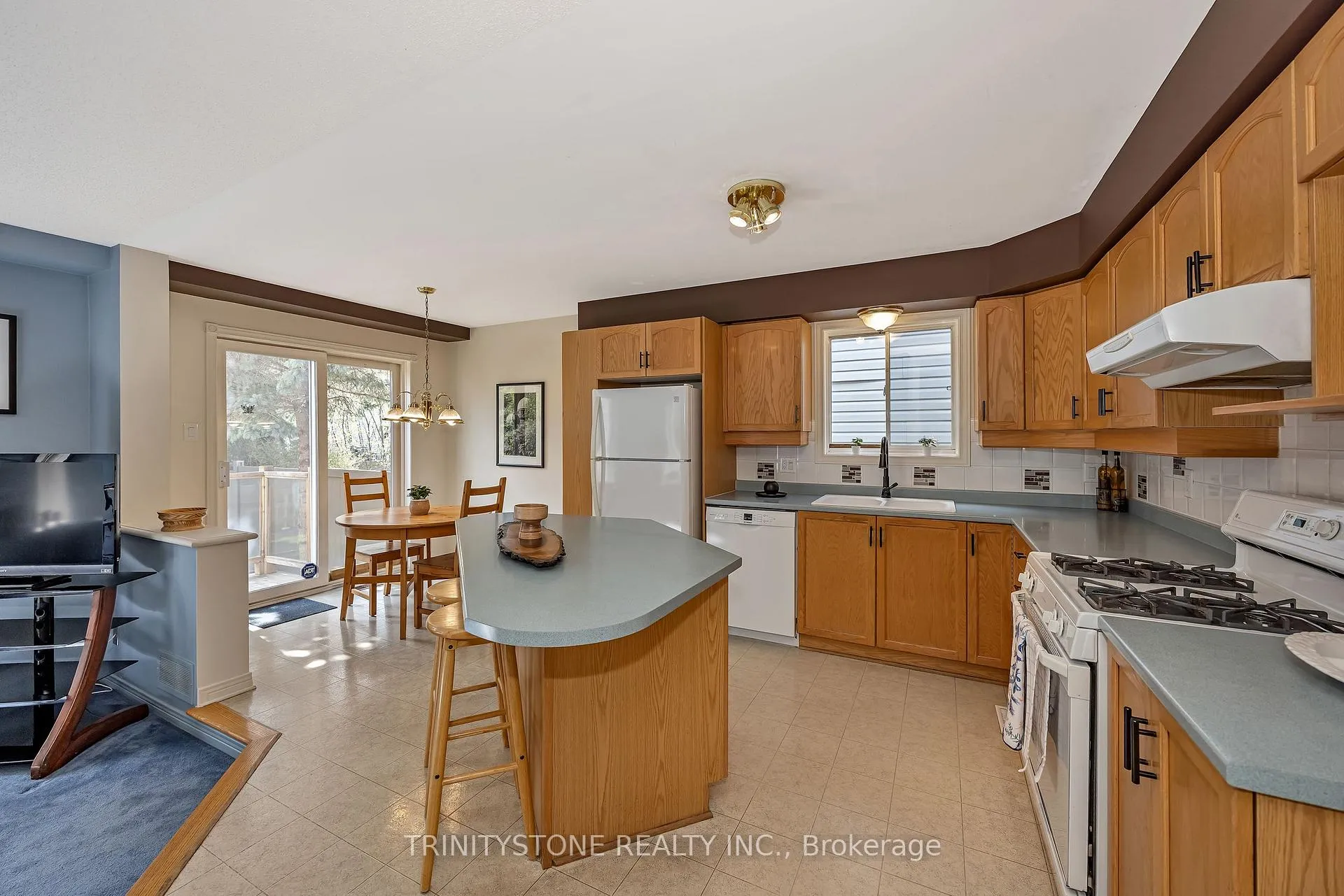 Photo 11 of 20 Birkendale Drive, Ottawa, Kanata - Beaverbrook — HOMEH