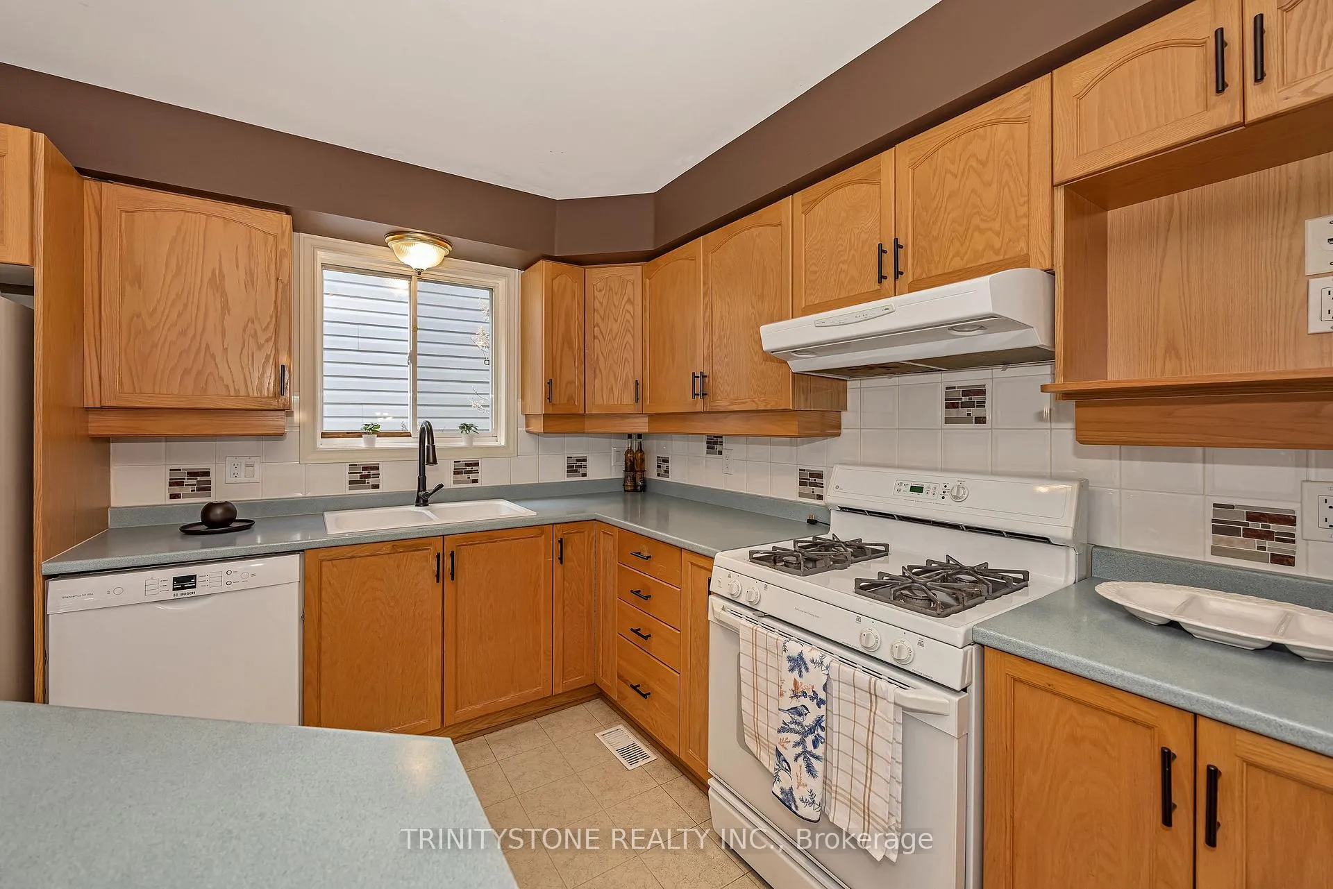 Photo 13 of 20 Birkendale Drive, Ottawa, Kanata - Beaverbrook — HOMEH