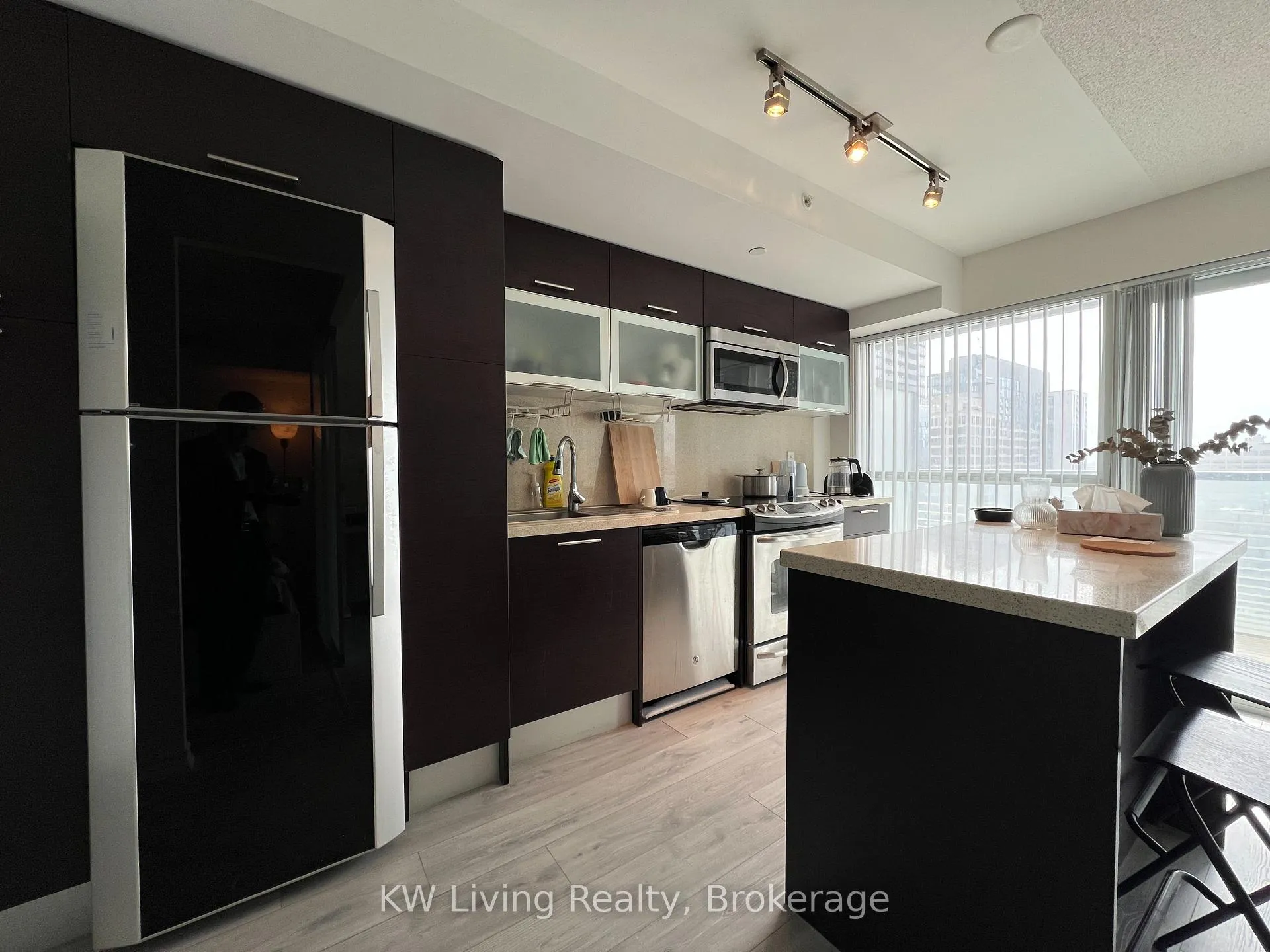 Photo 10 of Unit 2114, 386 Yonge Street, Toronto, Bay Street Corridor — HOMEH