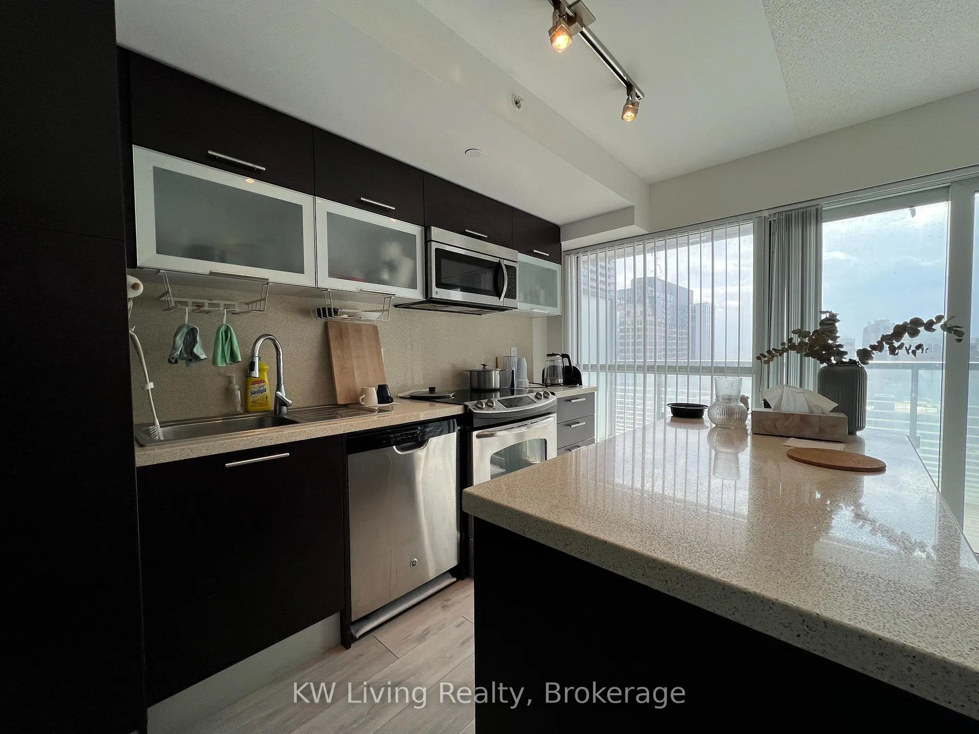 Photo 11 of Unit 2114, 386 Yonge Street, Toronto, Bay Street Corridor — HOMEH
