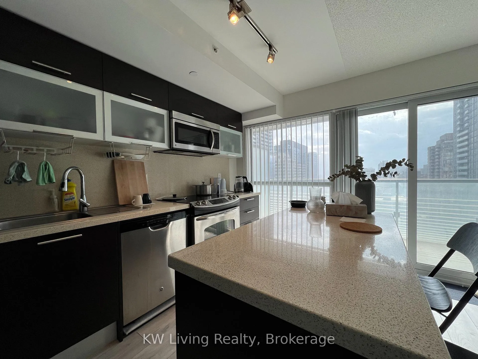 Photo 12 of Unit 2114, 386 Yonge Street, Toronto, Bay Street Corridor — HOMEH