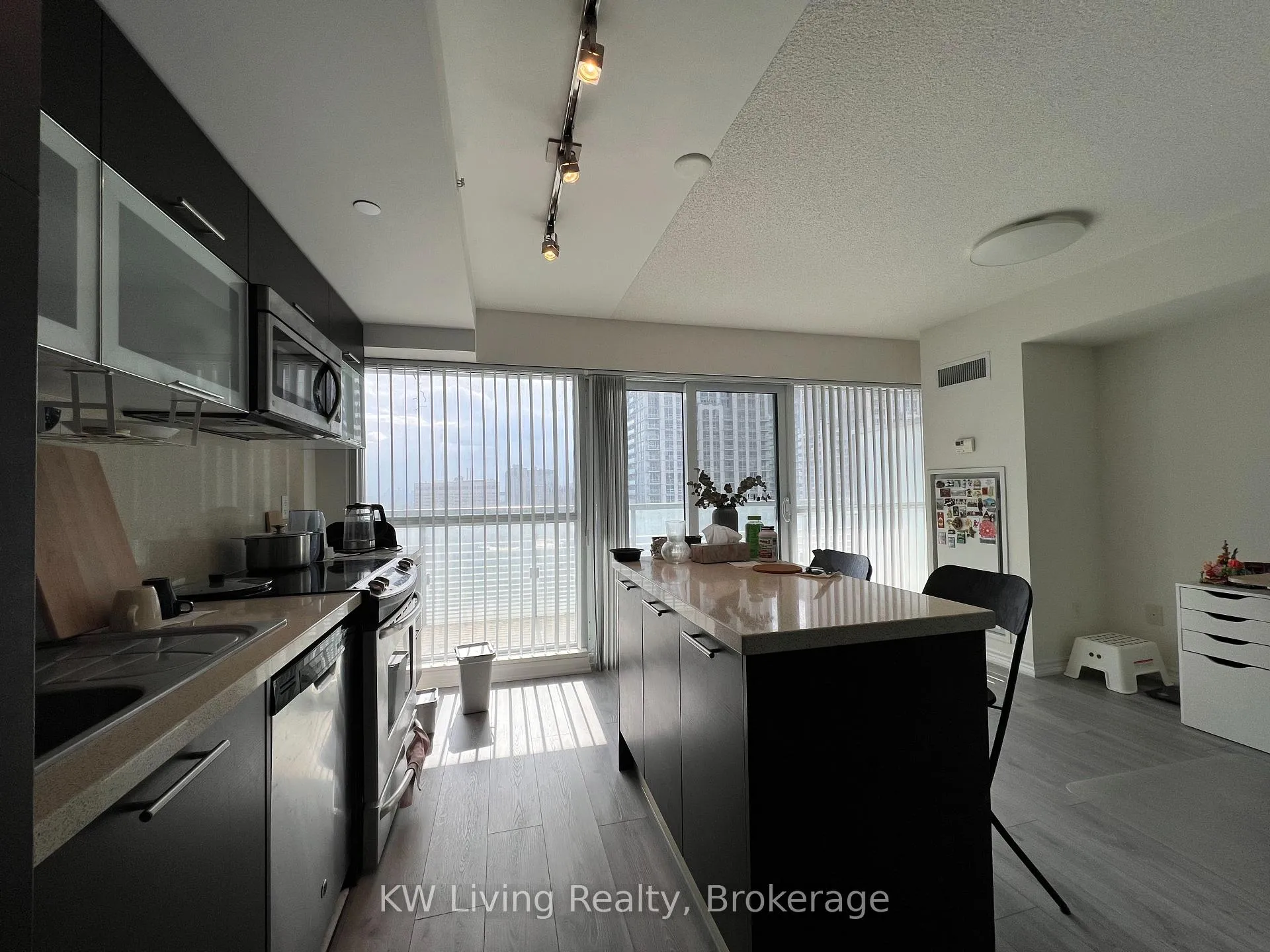 Photo 13 of Unit 2114, 386 Yonge Street, Toronto, Bay Street Corridor — HOMEH