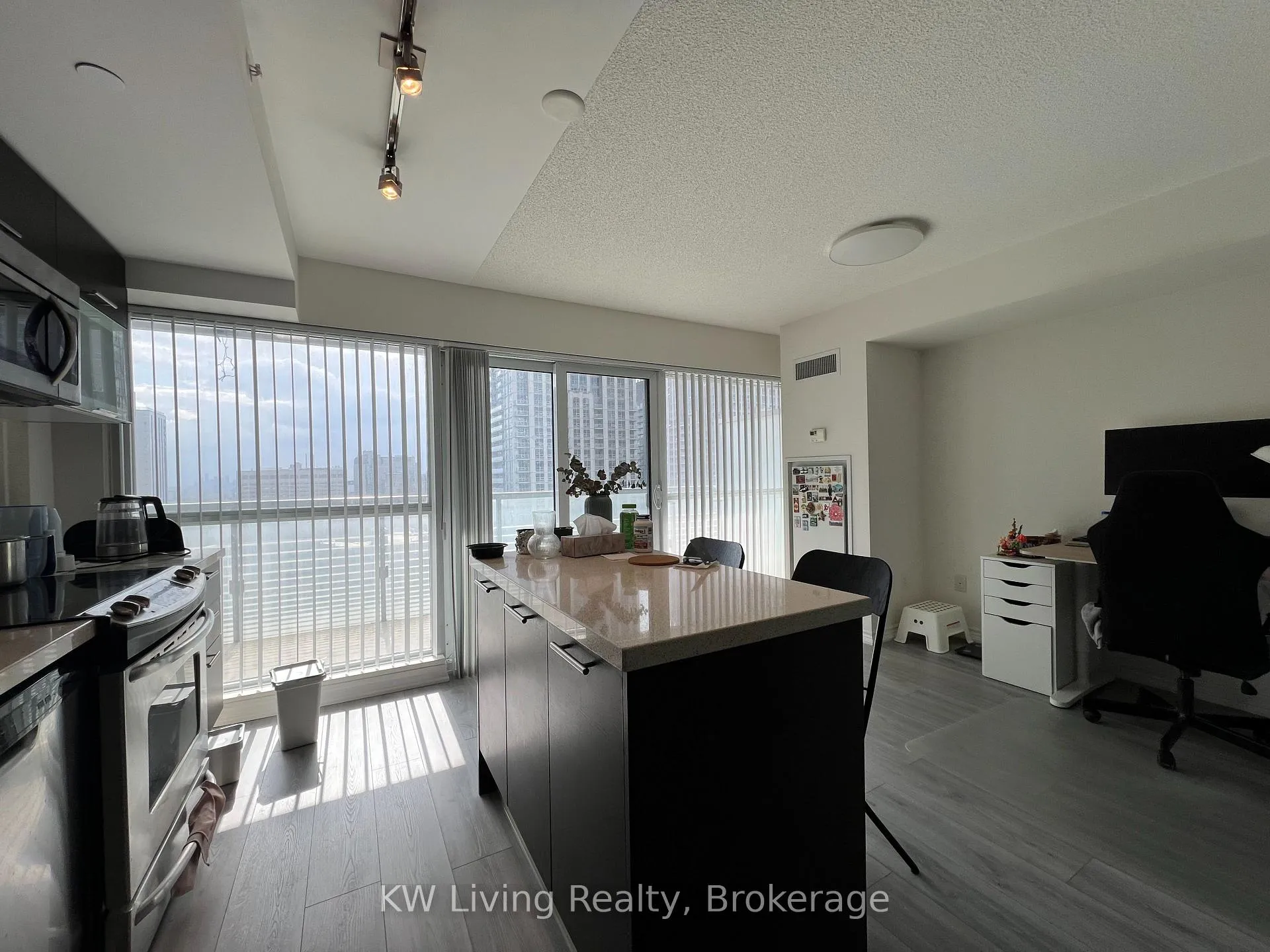 Photo 14 of Unit 2114, 386 Yonge Street, Toronto, Bay Street Corridor — HOMEH
