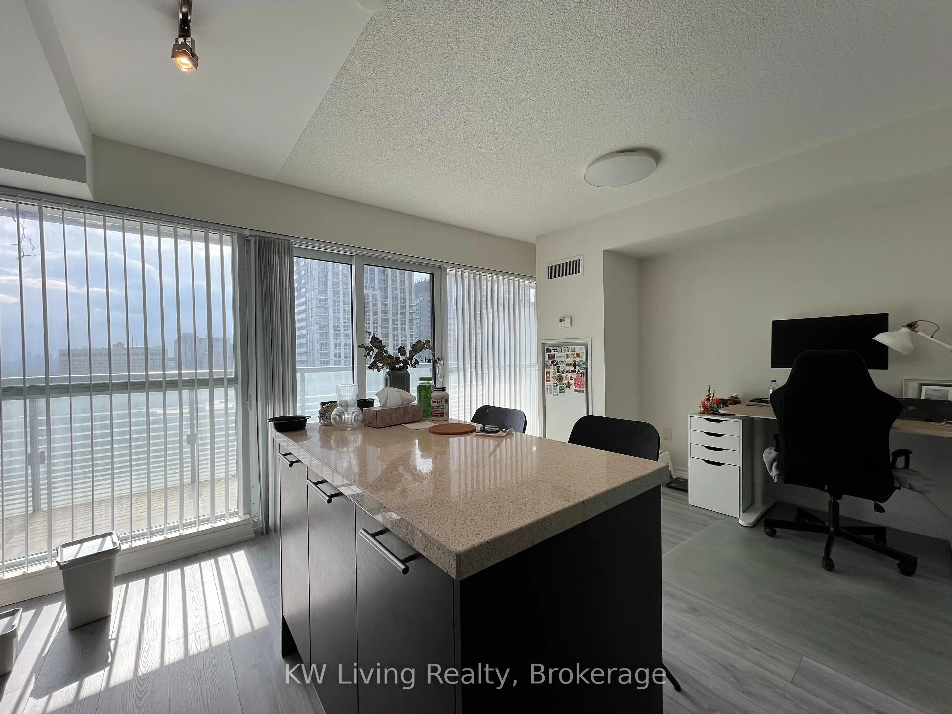 Photo 15 of Unit 2114, 386 Yonge Street, Toronto, Bay Street Corridor — HOMEH