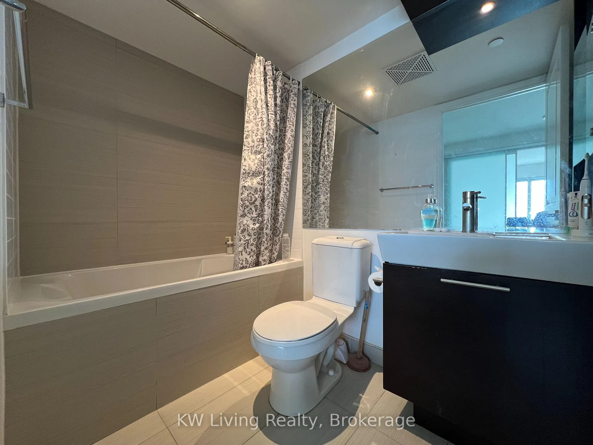 Photo 17 of Unit 2114, 386 Yonge Street, Toronto, Bay Street Corridor — HOMEH