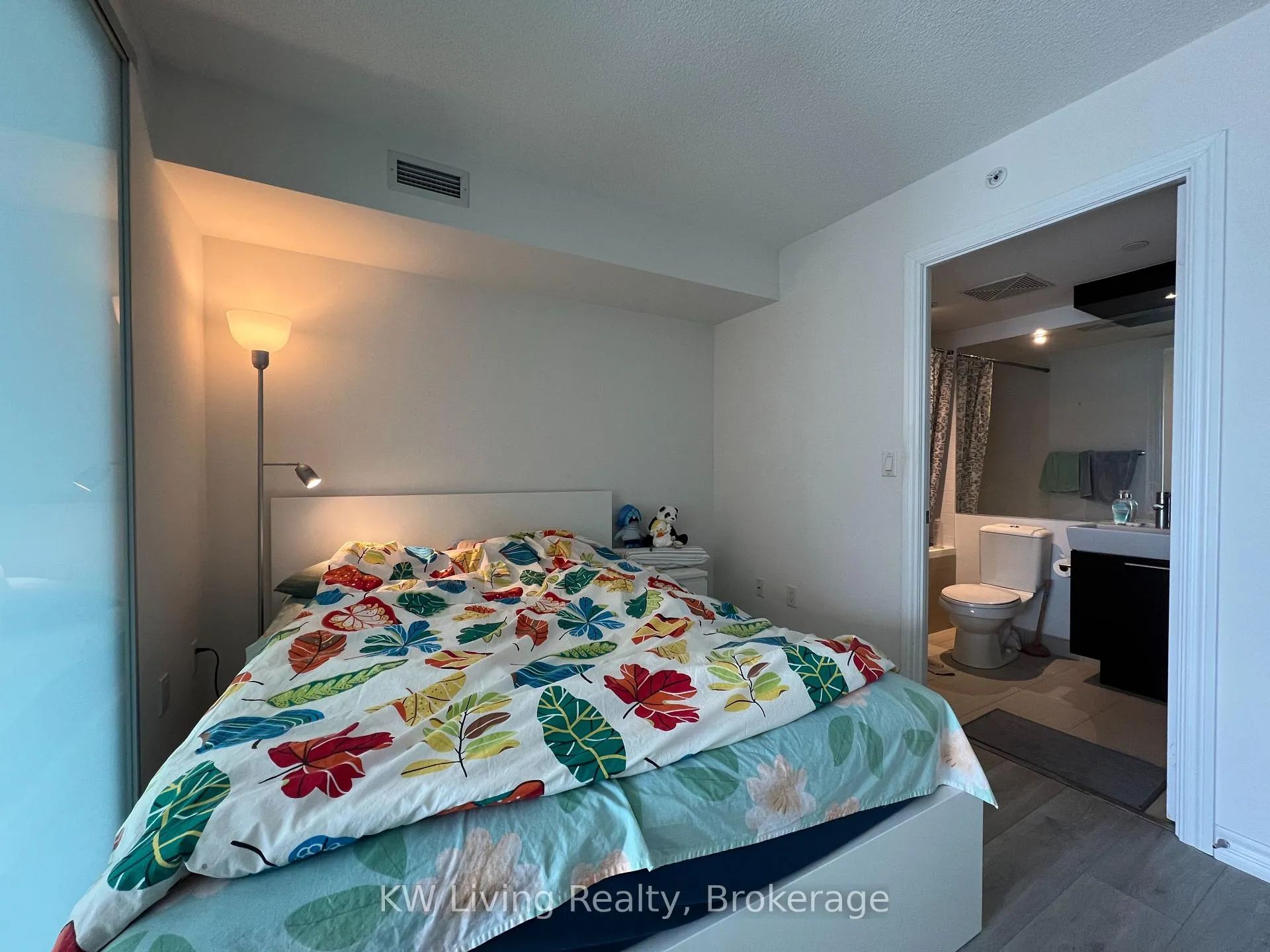 Photo 18 of Unit 2114, 386 Yonge Street, Toronto, Bay Street Corridor — HOMEH
