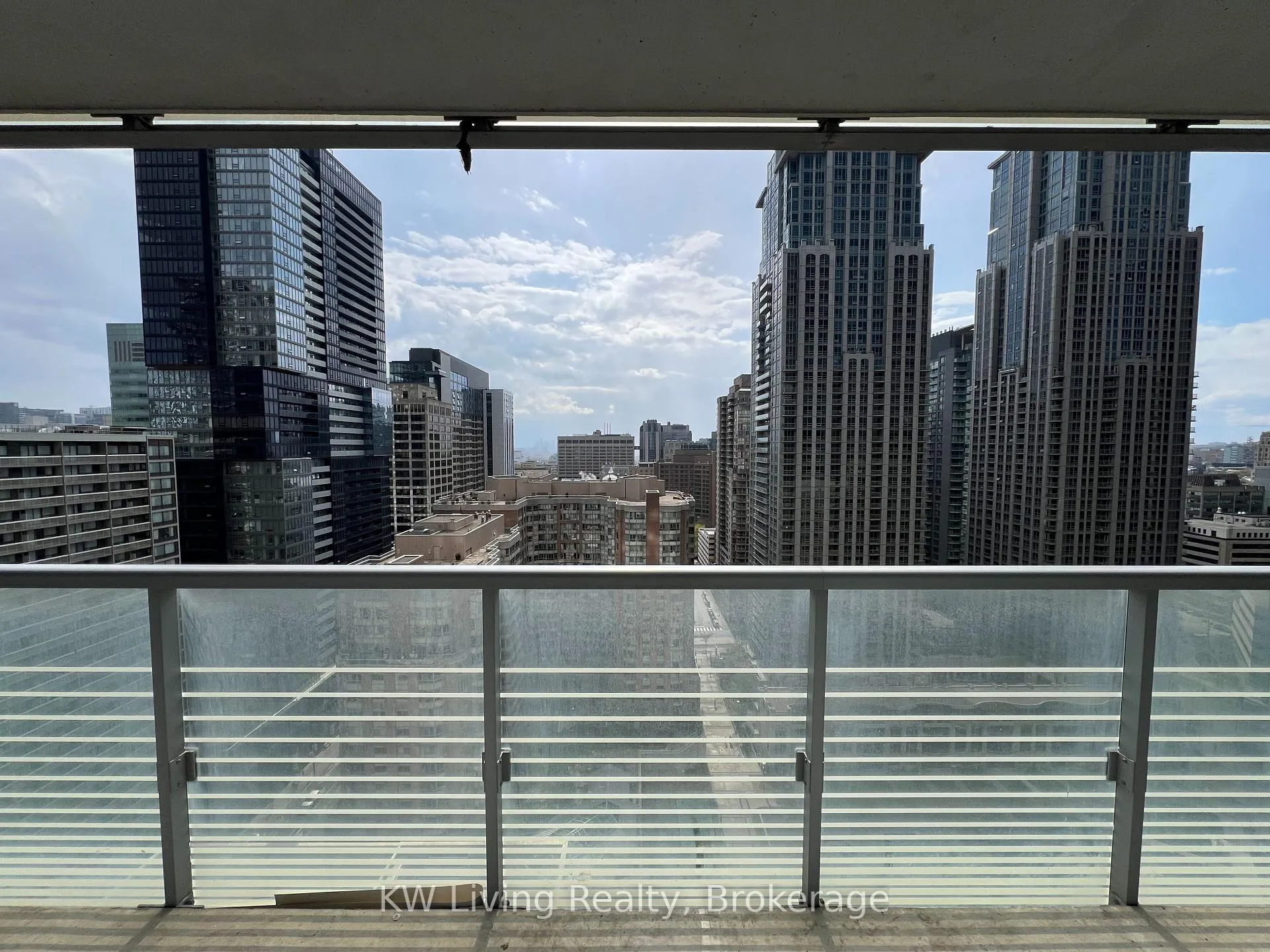 Photo 20 of Unit 2114, 386 Yonge Street, Toronto, Bay Street Corridor — HOMEH