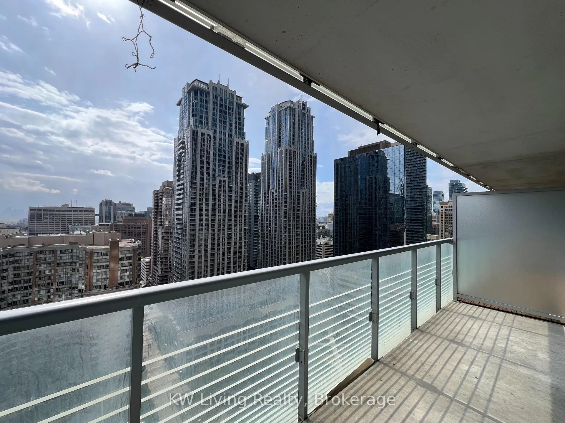 Photo 22 of Unit 2114, 386 Yonge Street, Toronto, Bay Street Corridor — HOMEH