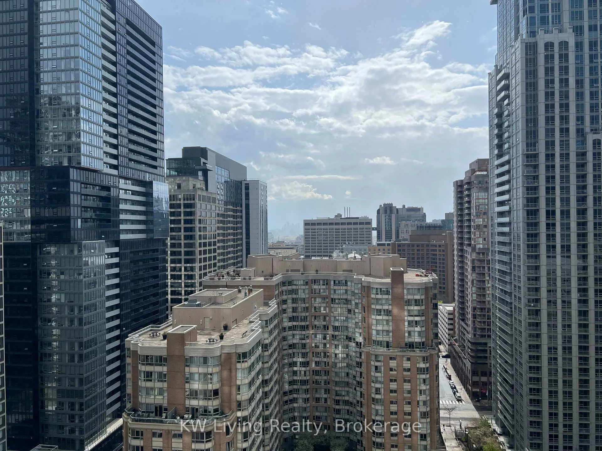 Photo 23 of Unit 2114, 386 Yonge Street, Toronto, Bay Street Corridor — HOMEH