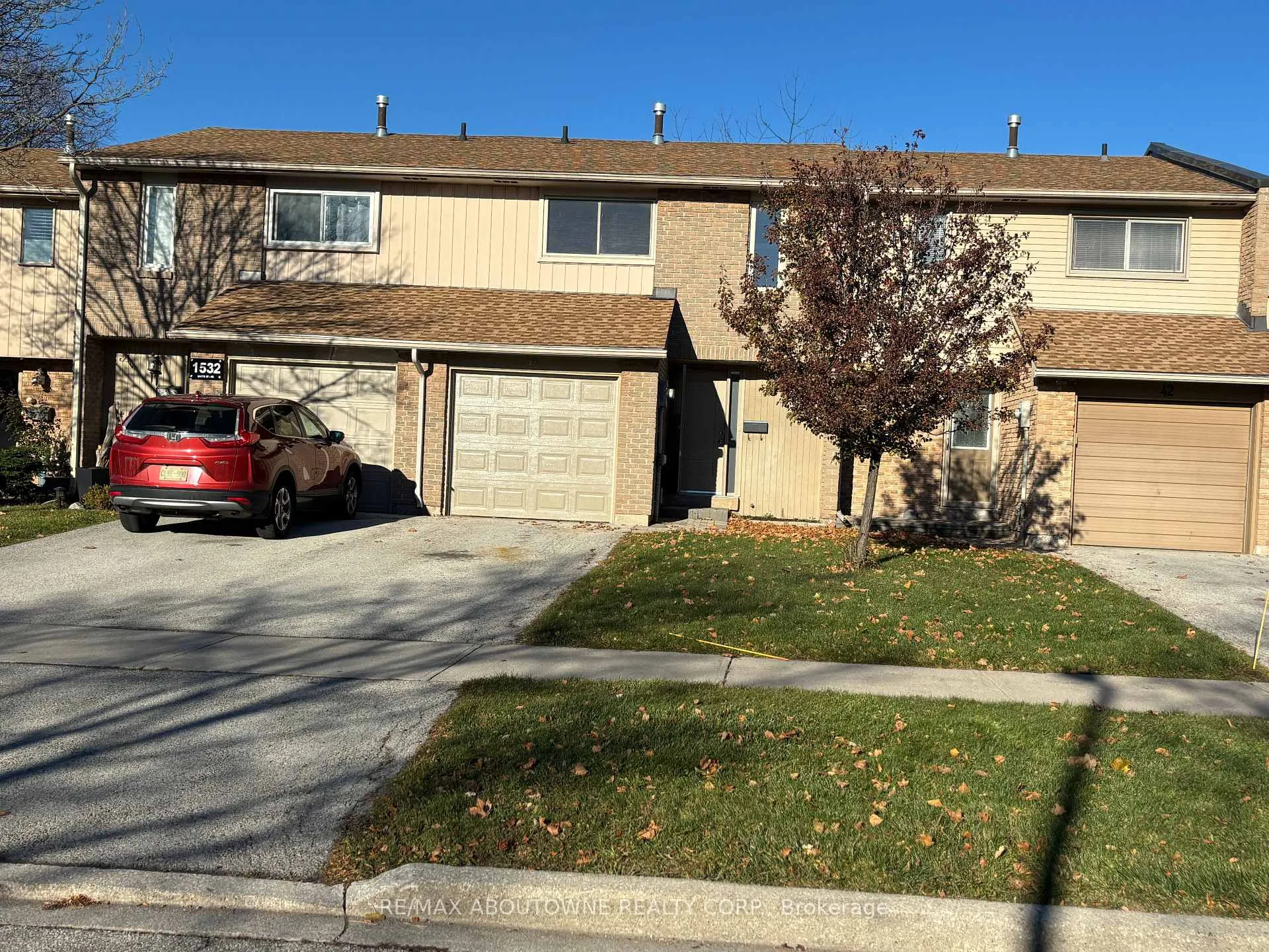Photo 1 of Unit 41, 1532 Lancaster Drive, Oakville, Falgarwood — HOMEH