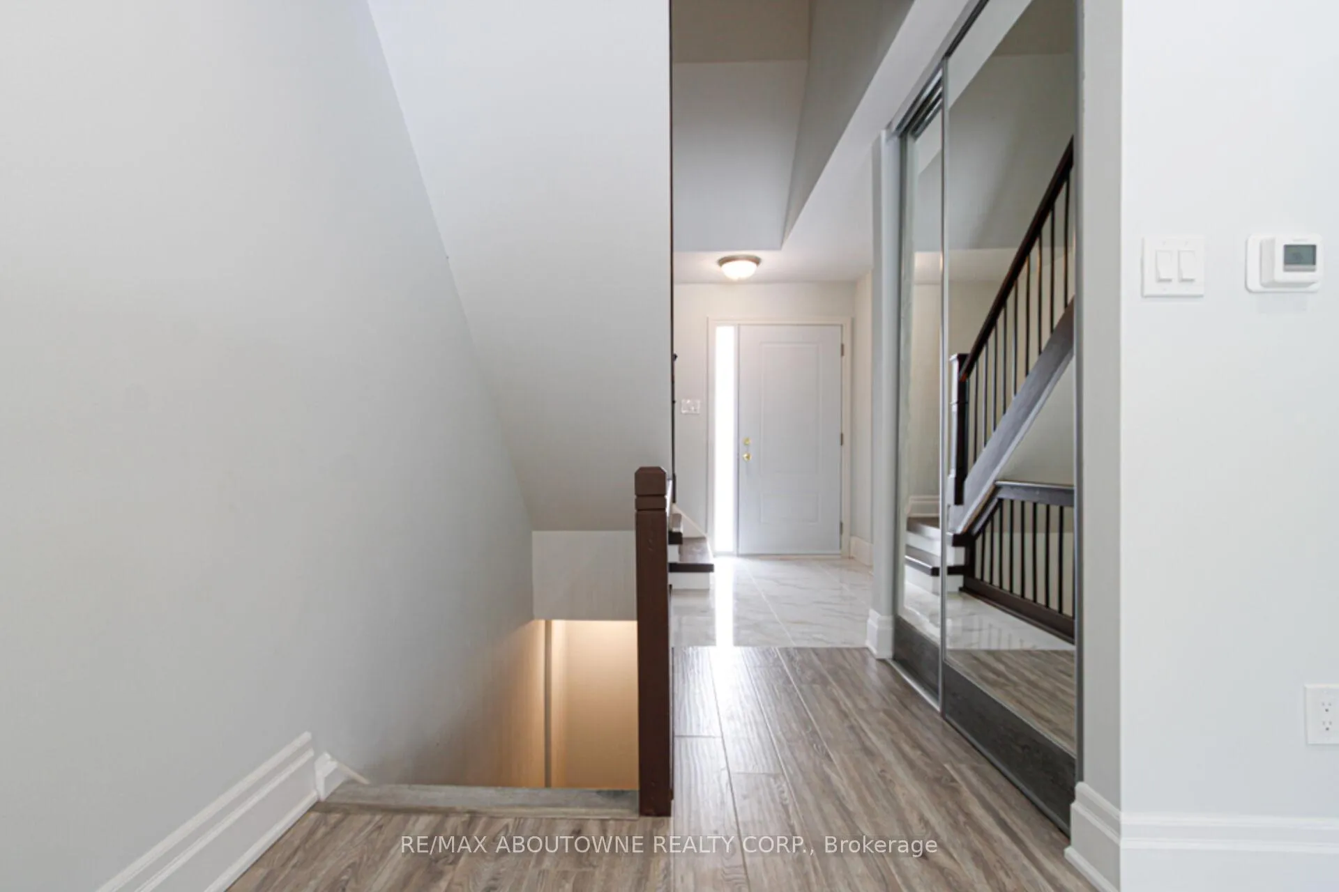 Photo 5 of Unit 41, 1532 Lancaster Drive, Oakville, Falgarwood — HOMEH
