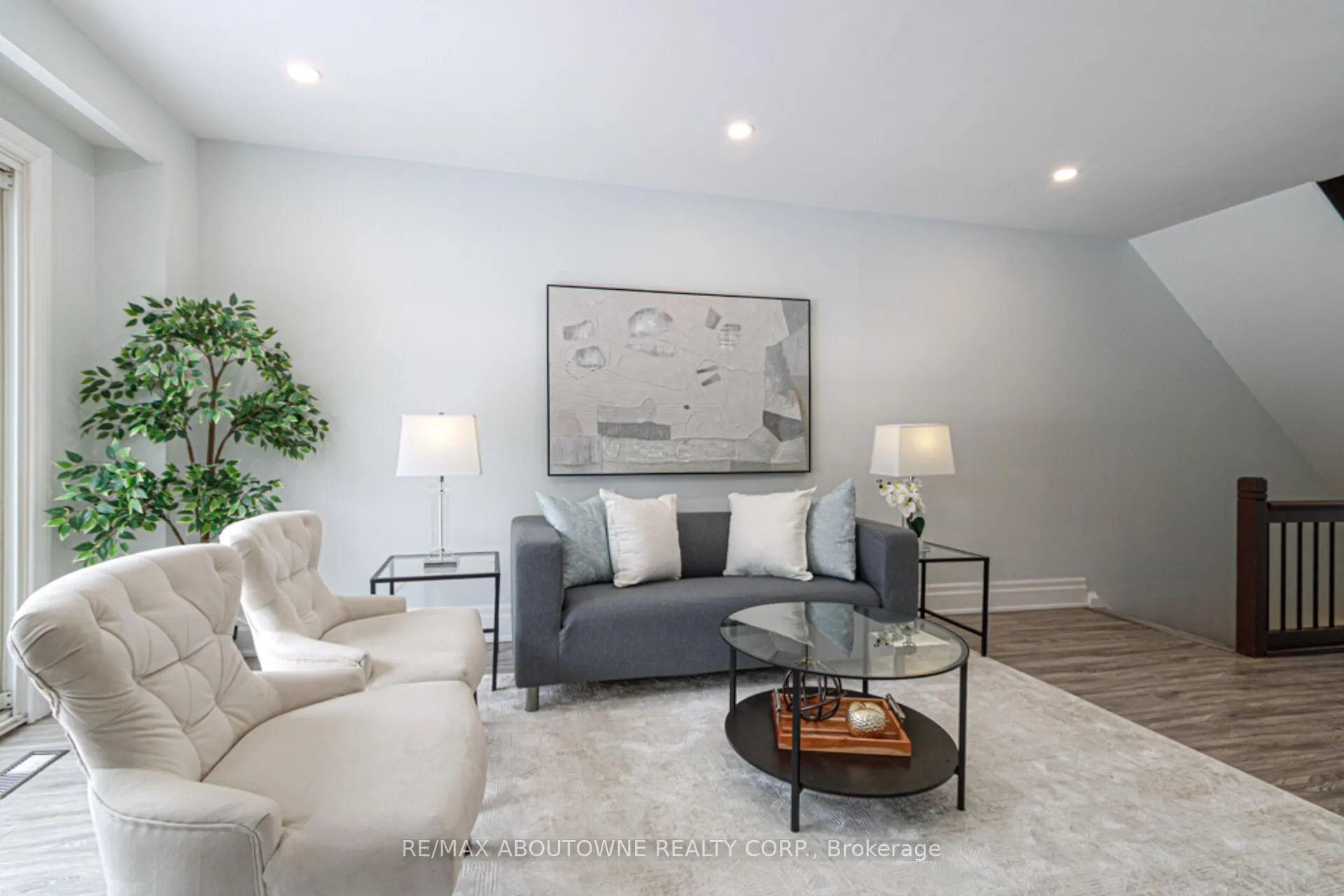 Photo 8 of Unit 41, 1532 Lancaster Drive, Oakville, Falgarwood — HOMEH