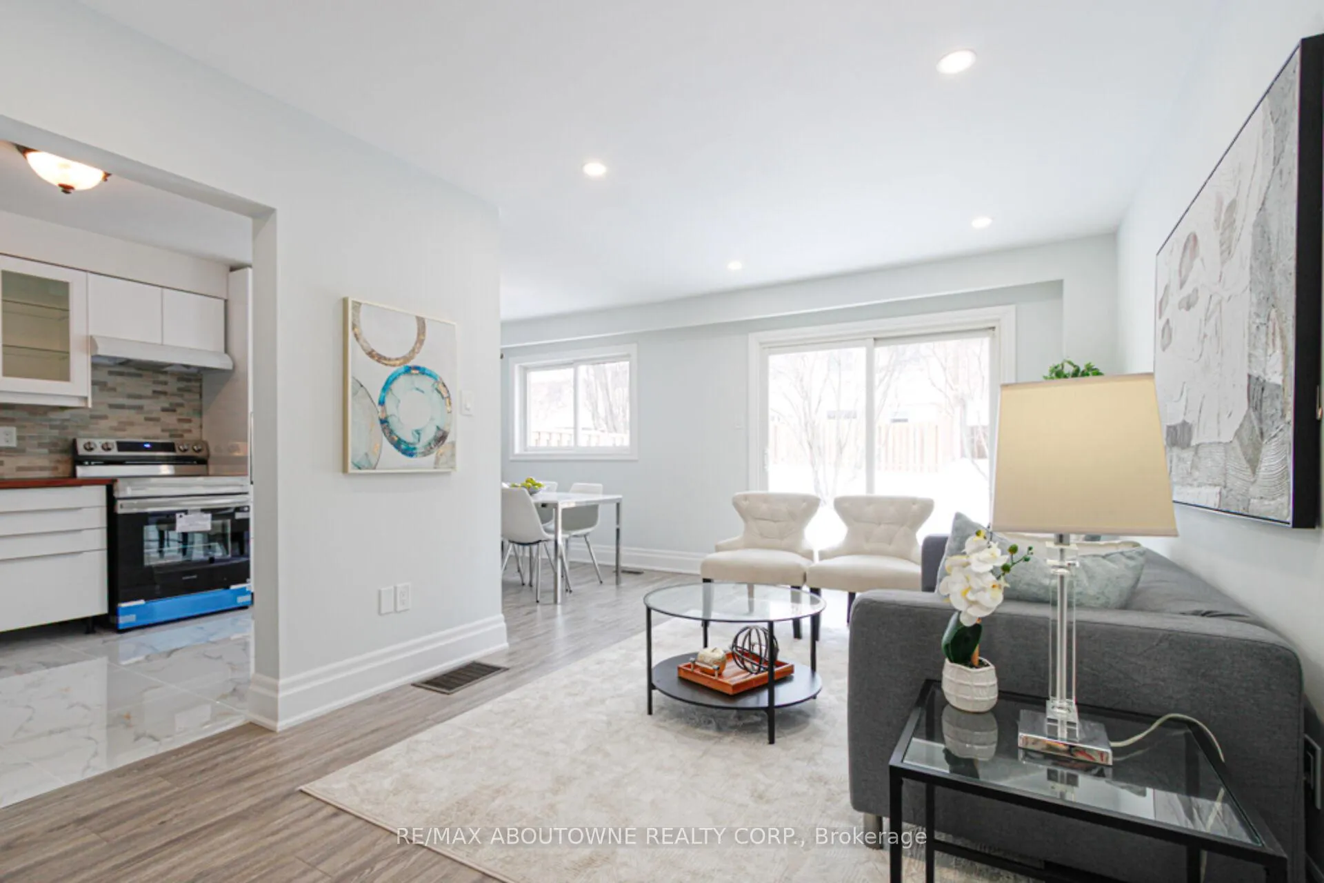 Photo 10 of Unit 41, 1532 Lancaster Drive, Oakville, Falgarwood — HOMEH