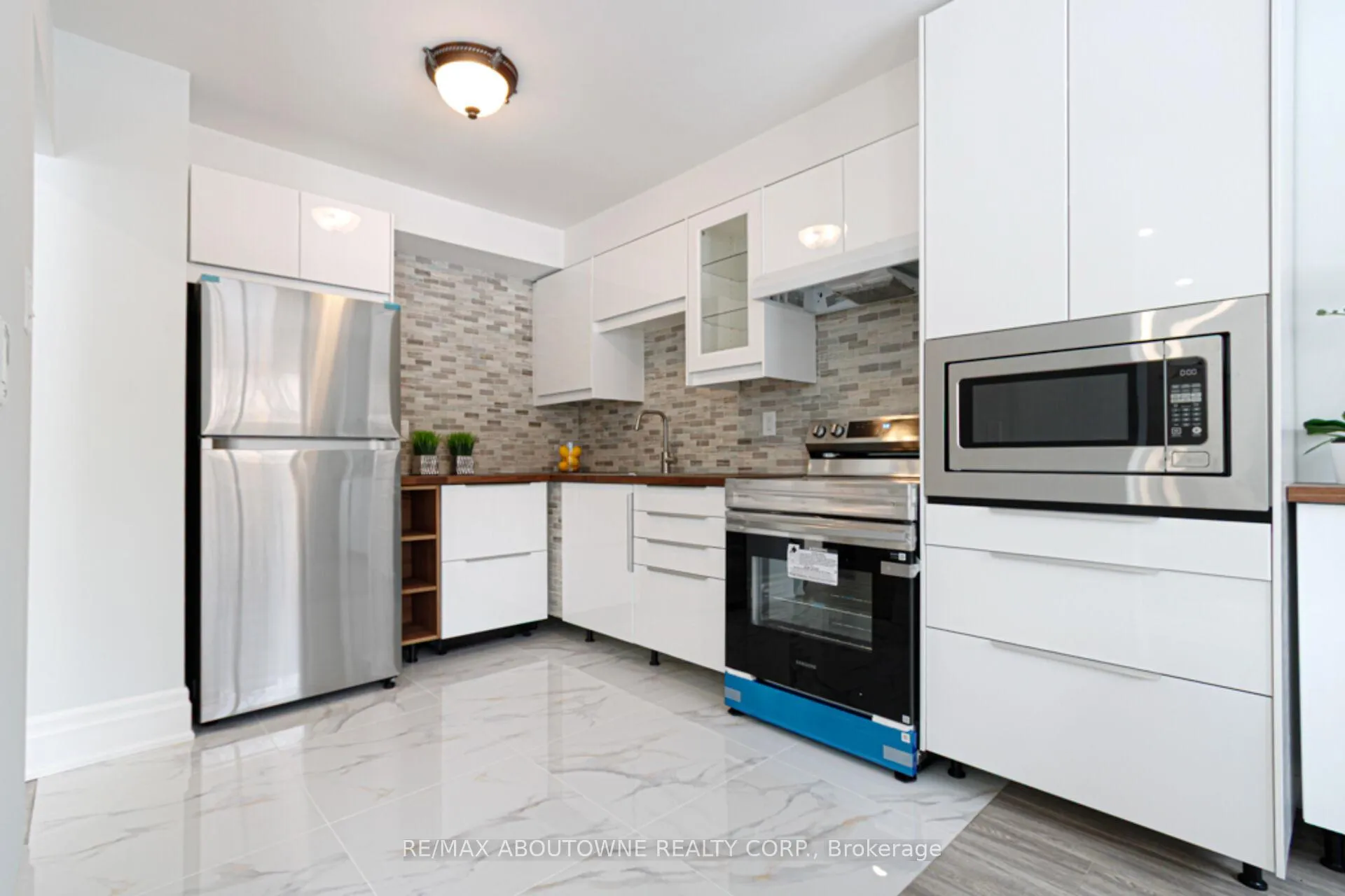 Photo 12 of Unit 41, 1532 Lancaster Drive, Oakville, Falgarwood — HOMEH