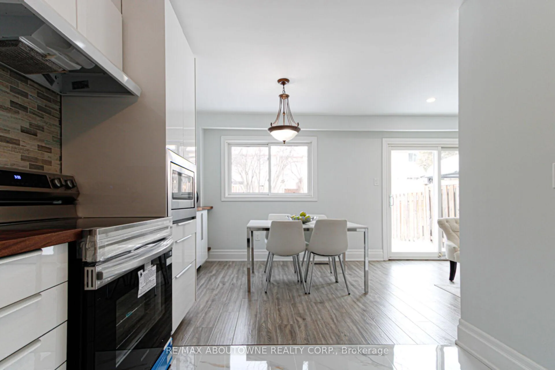 Photo 13 of Unit 41, 1532 Lancaster Drive, Oakville, Falgarwood — HOMEH