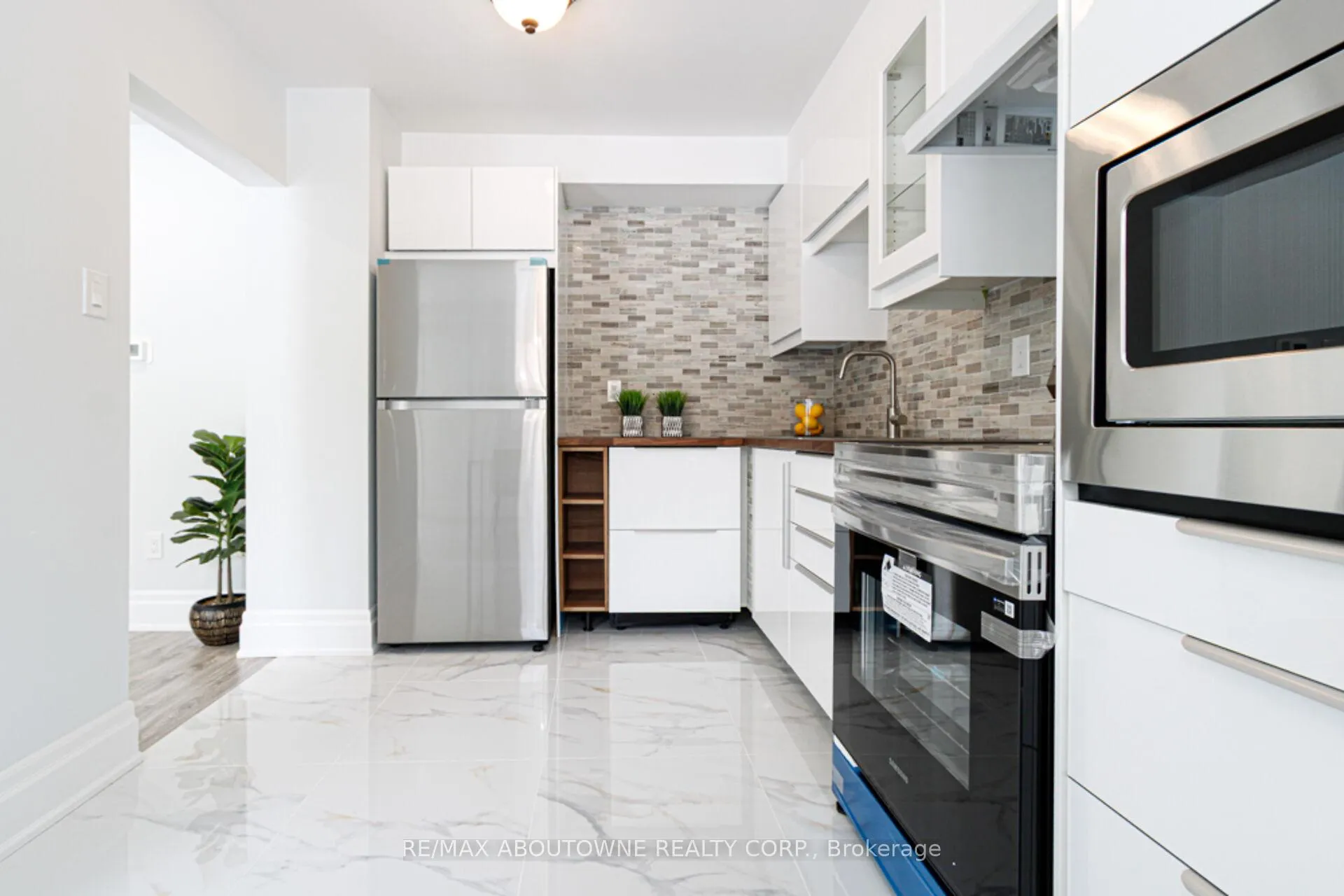 Photo 16 of Unit 41, 1532 Lancaster Drive, Oakville, Falgarwood — HOMEH