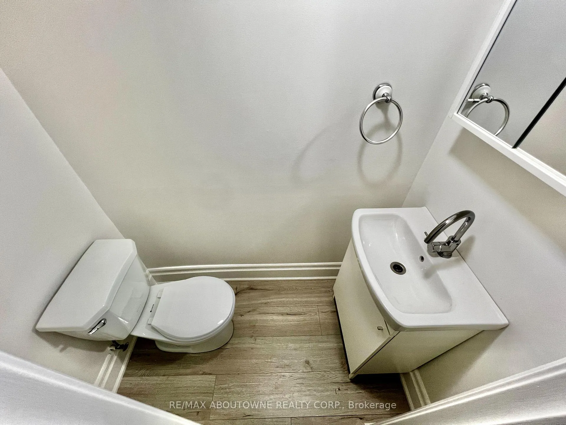 Photo 33 of Unit 41, 1532 Lancaster Drive, Oakville, Falgarwood — HOMEH