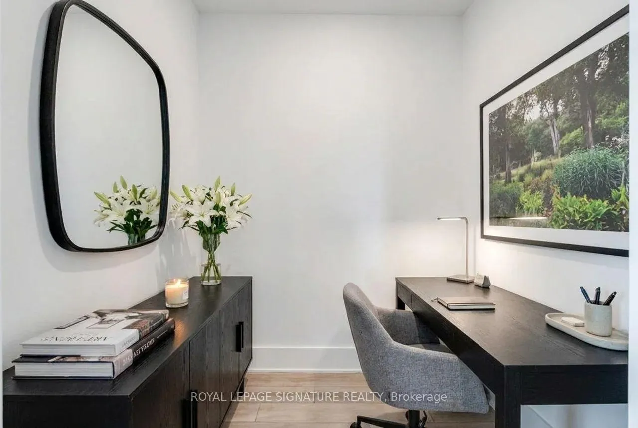 Front of Unit 2310, 11 Yorkville Avenue