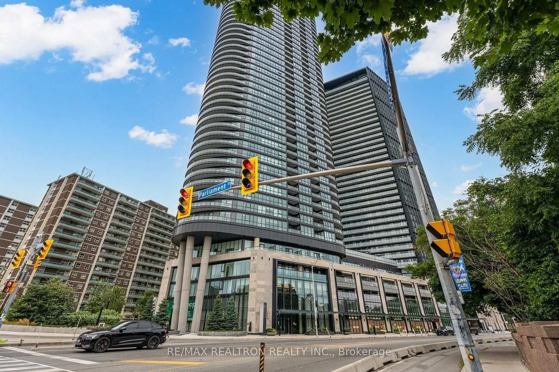 Photo 2 of Unit 1117, 585 Bloor Street E, Toronto, North St. James Town — HOMEH