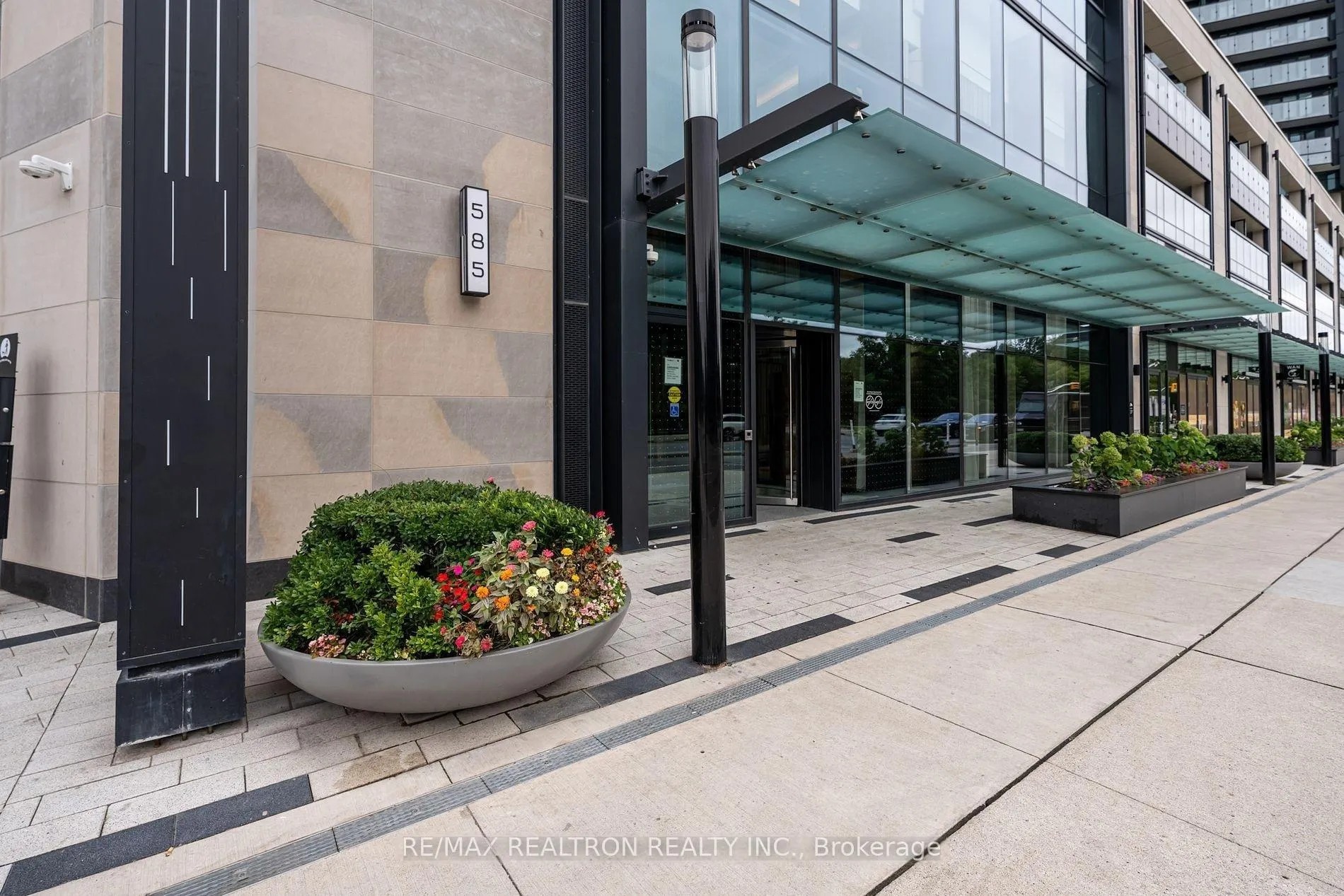 Photo 3 of Unit 1117, 585 Bloor Street E, Toronto, North St. James Town — HOMEH