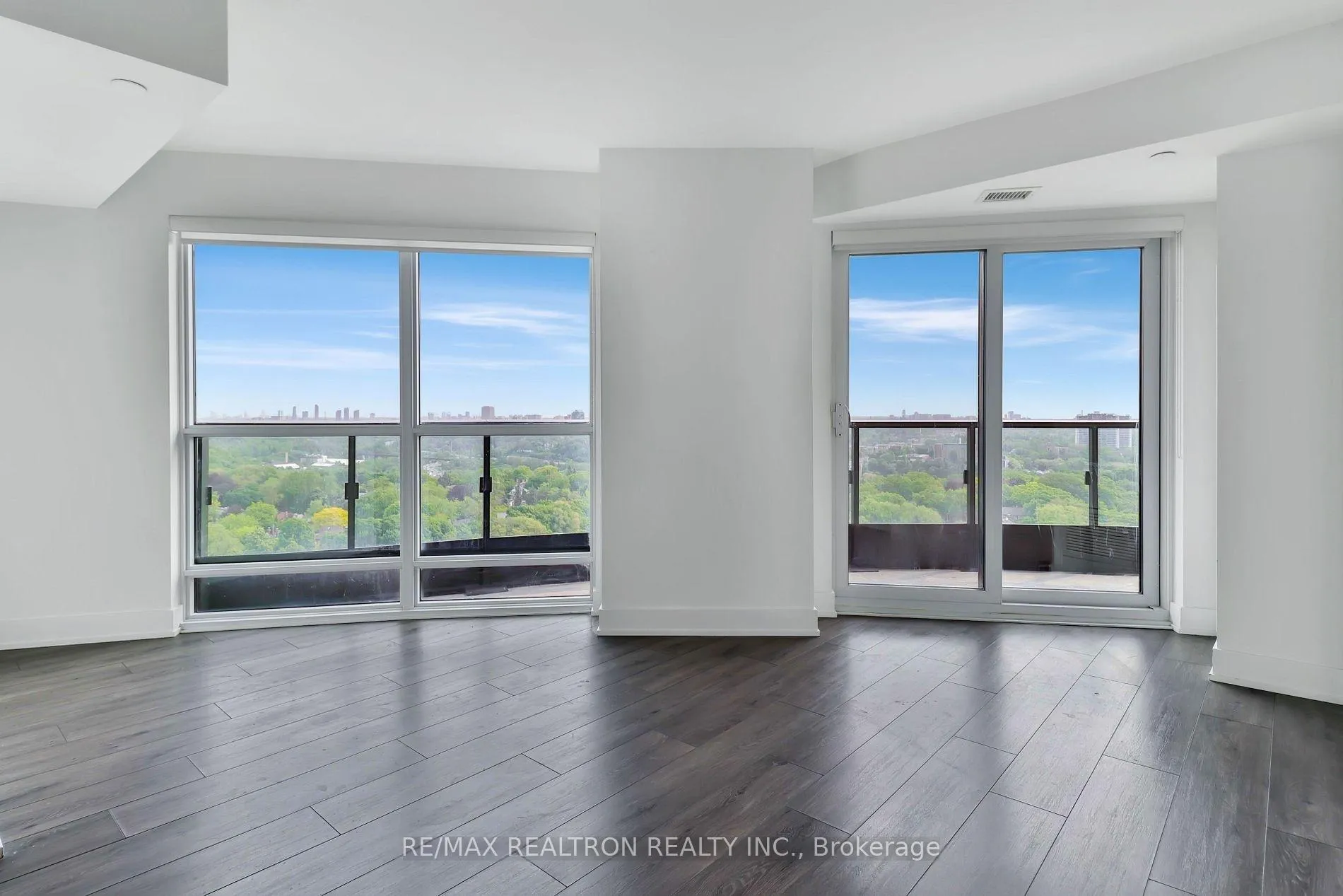 Photo 11 of Unit 1117, 585 Bloor Street E, Toronto, North St. James Town — HOMEH