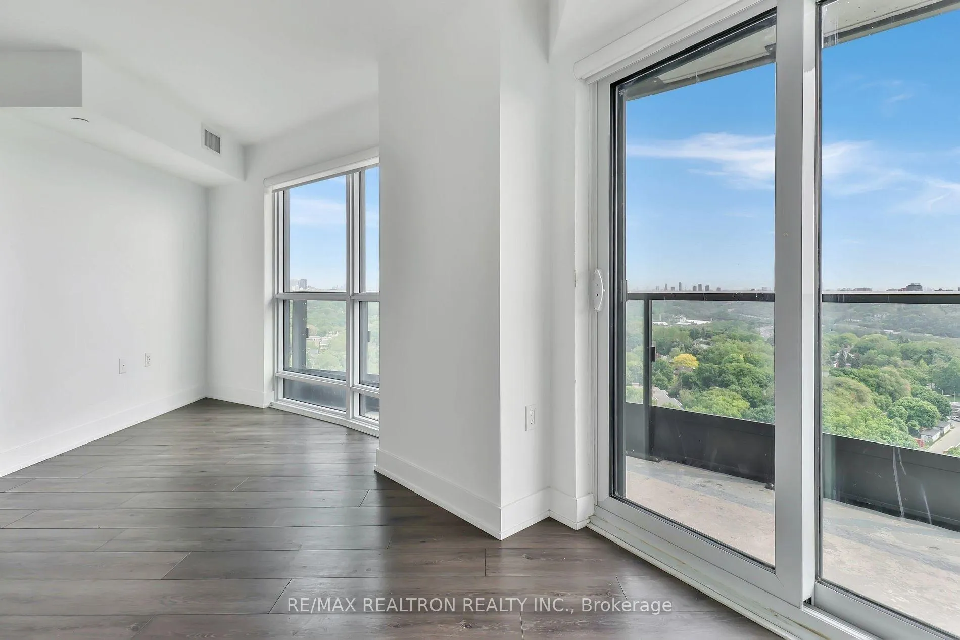 Photo 13 of Unit 1117, 585 Bloor Street E, Toronto, North St. James Town — HOMEH
