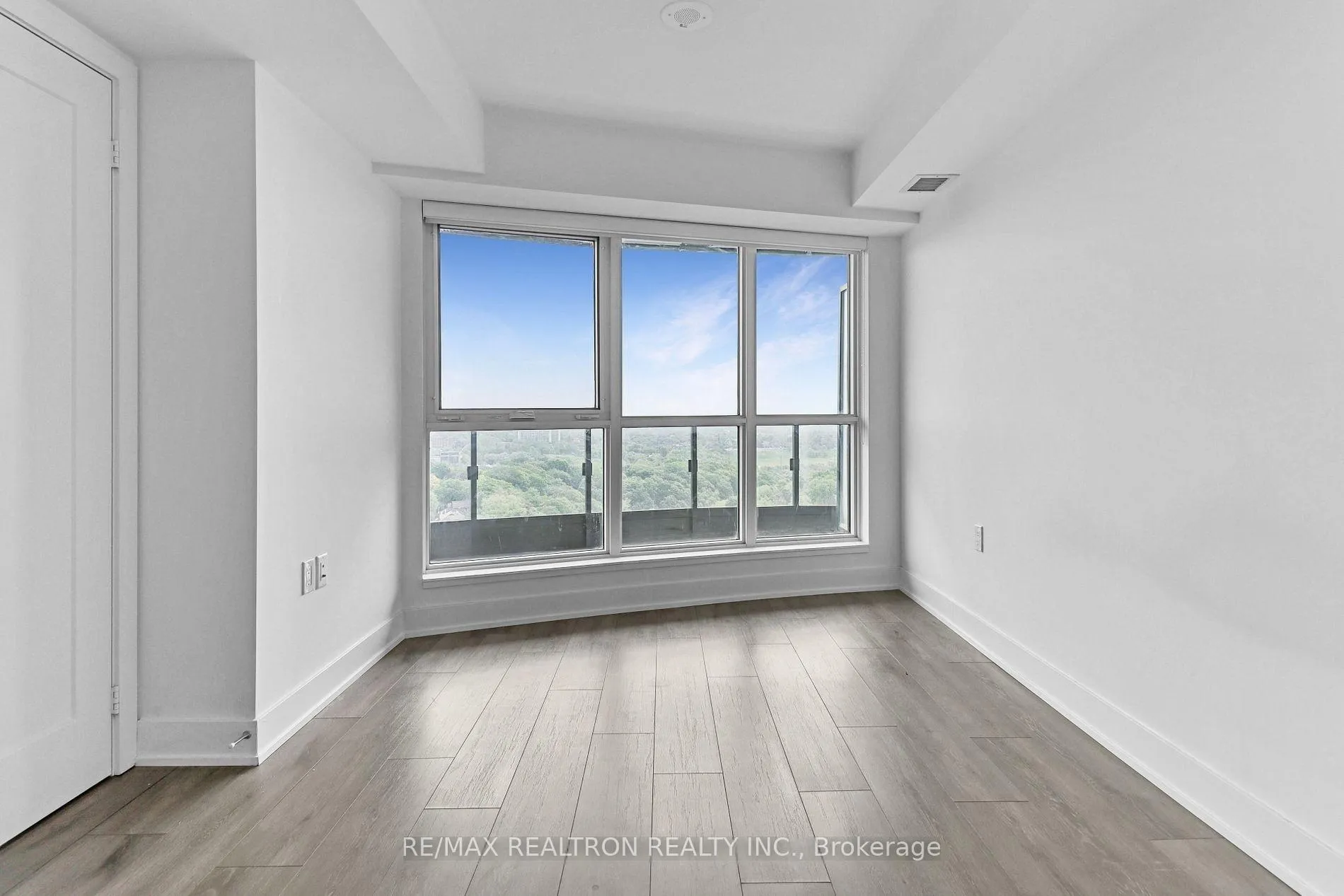 Photo 14 of Unit 1117, 585 Bloor Street E, Toronto, North St. James Town — HOMEH