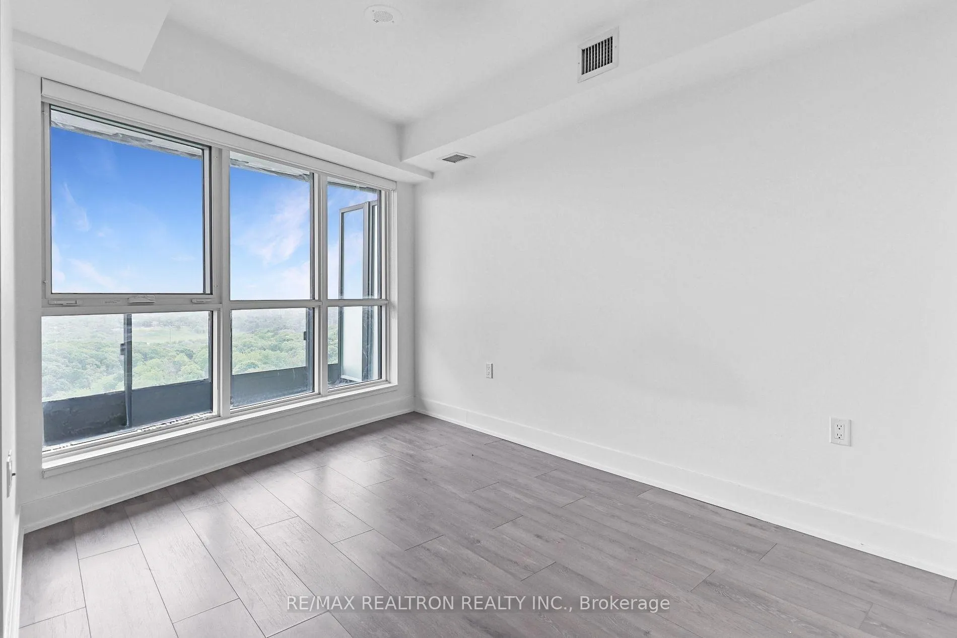 Photo 15 of Unit 1117, 585 Bloor Street E, Toronto, North St. James Town — HOMEH