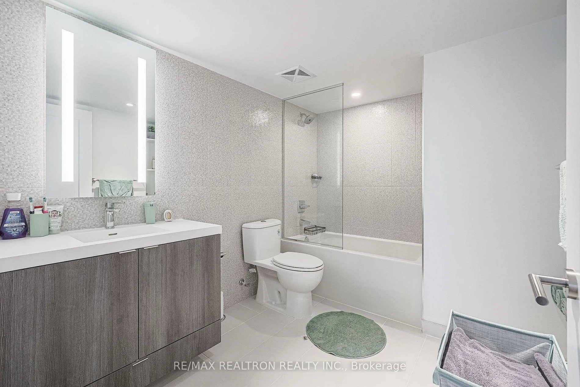 Photo 21 of Unit 1117, 585 Bloor Street E, Toronto, North St. James Town — HOMEH