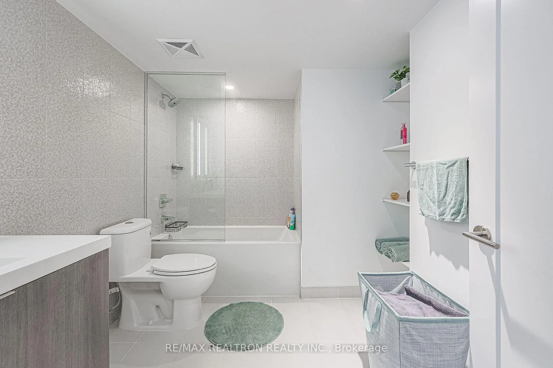 Photo 22 of Unit 1117, 585 Bloor Street E, Toronto, North St. James Town — HOMEH