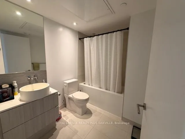 Photo 9 of Unit 2008, 161 Roehampton Avenue, Toronto, Mount Pleasant West — HOMEH