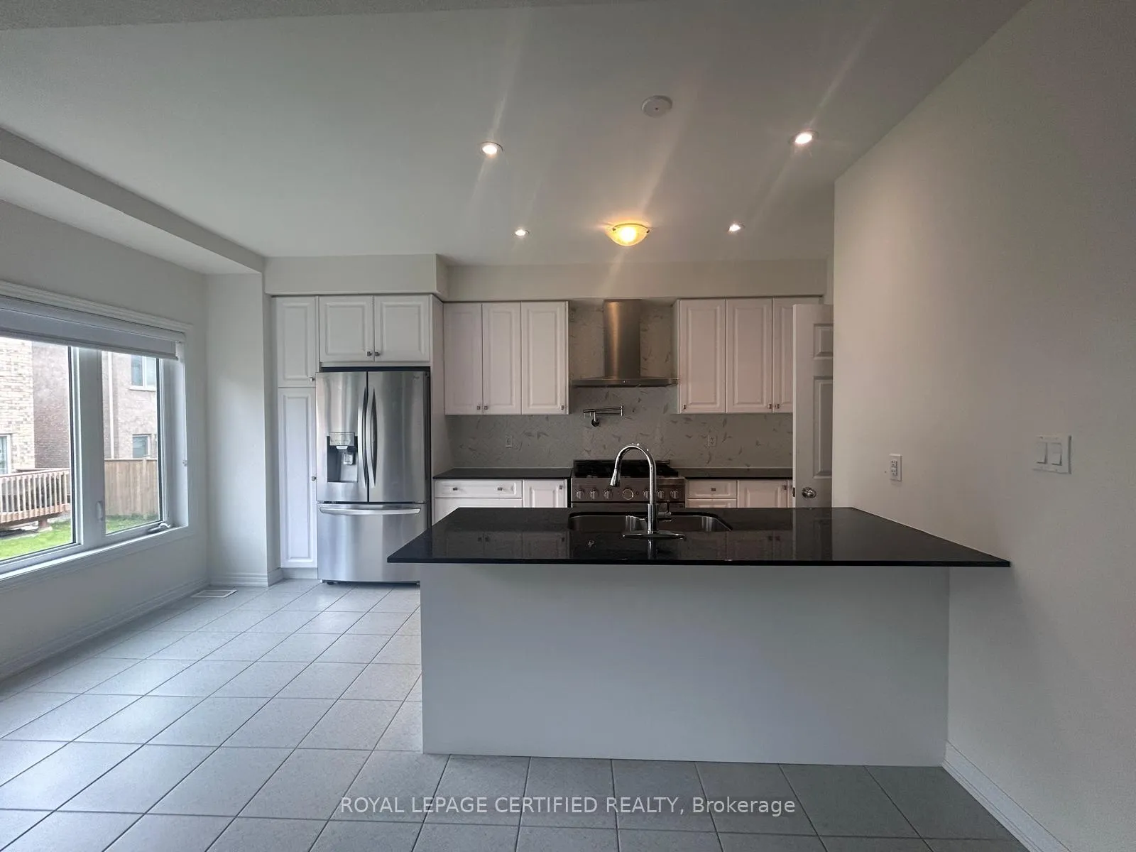 Photo 2 of 3948 Thomas Alton Boulevard, Burlington, Alton — HOMEH