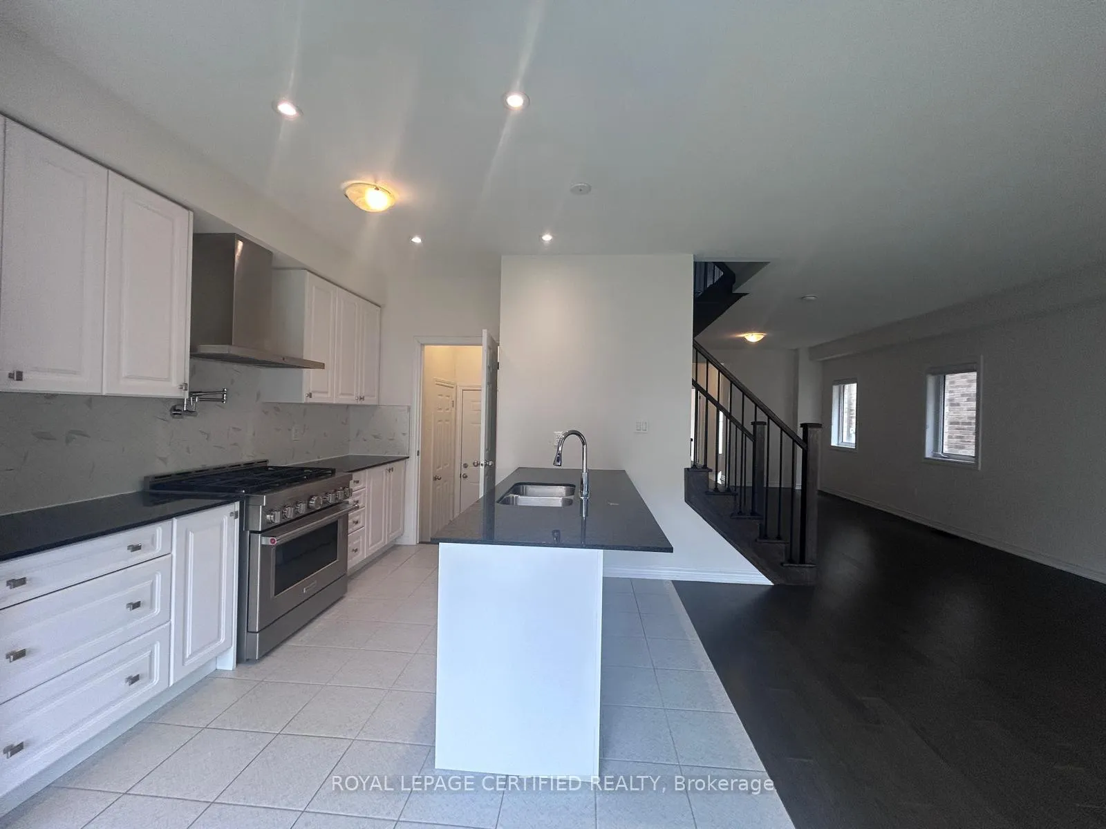 Photo 3 of 3948 Thomas Alton Boulevard, Burlington, Alton — HOMEH