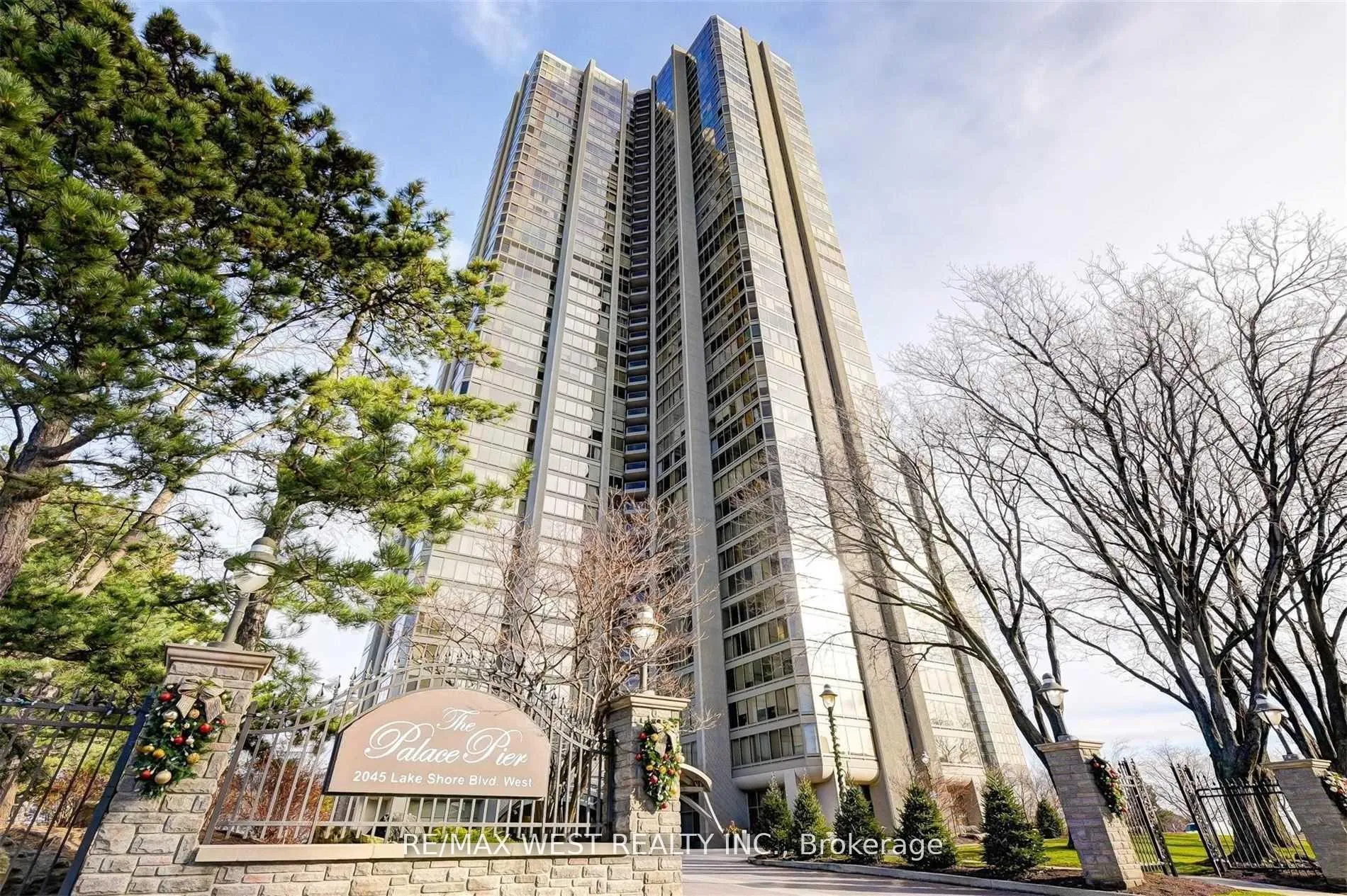 Front of Unit 807, 2045 Lake Shore Boulevard W