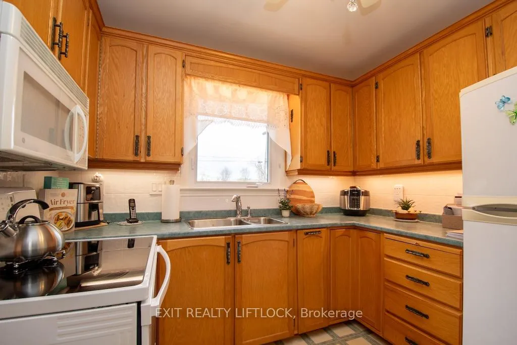 Photo 10 of 529 Shirley Avenue, Peterborough, Otonabee Ward 1 — HOMEH