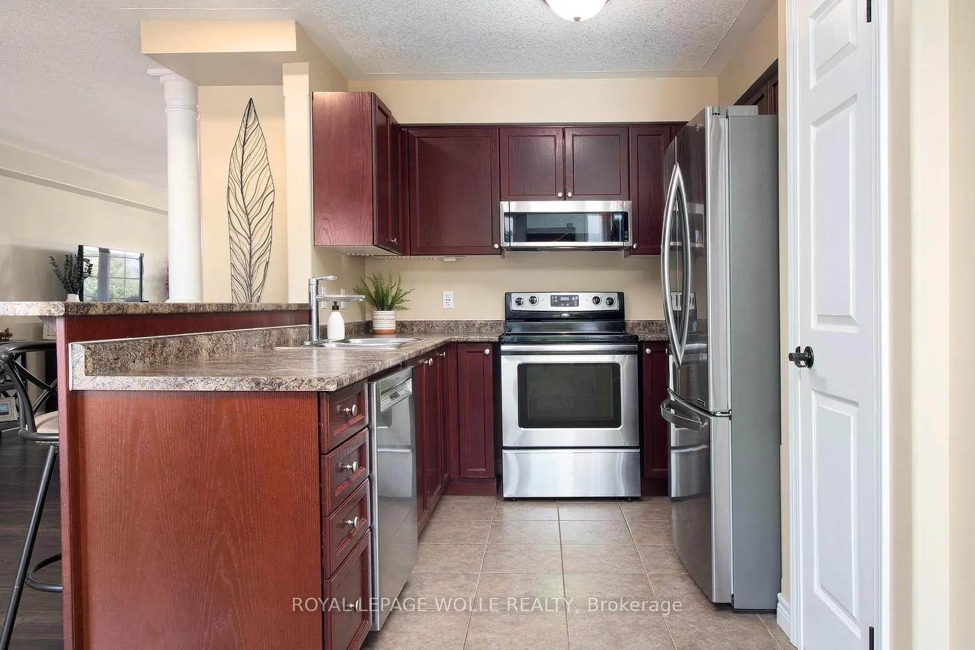 Photo 7 of 511 Victoria Road N, Guelph, Victoria North — HOMEH