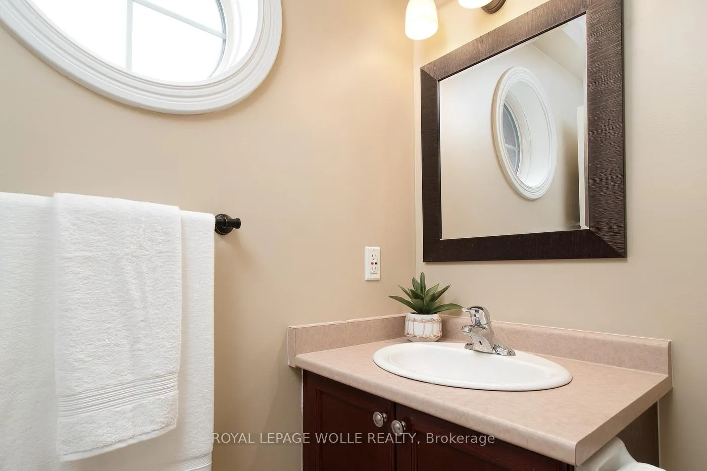 Photo 23 of 511 Victoria Road N, Guelph, Victoria North — HOMEH
