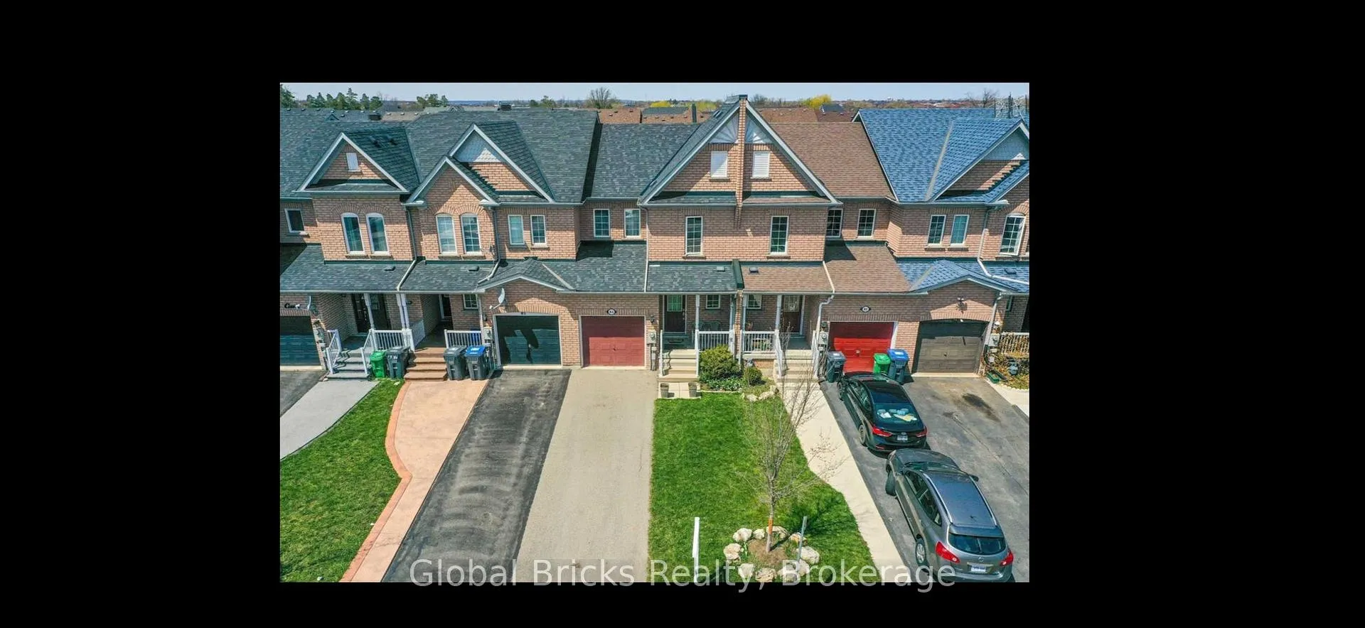 Photo 2 of 83 Monaco Court, Brampton, Fletcher's Meadow — HOMEH