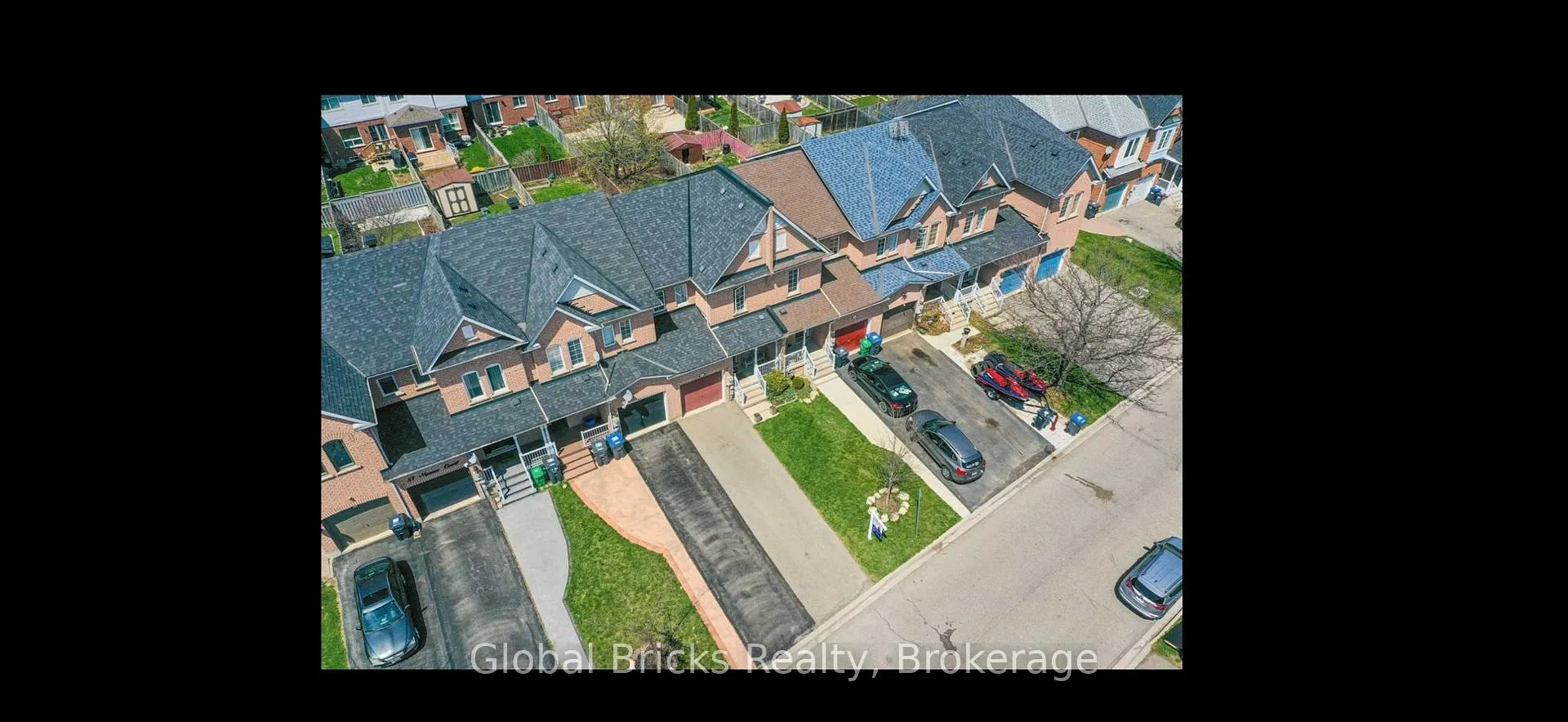 Photo 3 of 83 Monaco Court, Brampton, Fletcher's Meadow — HOMEH