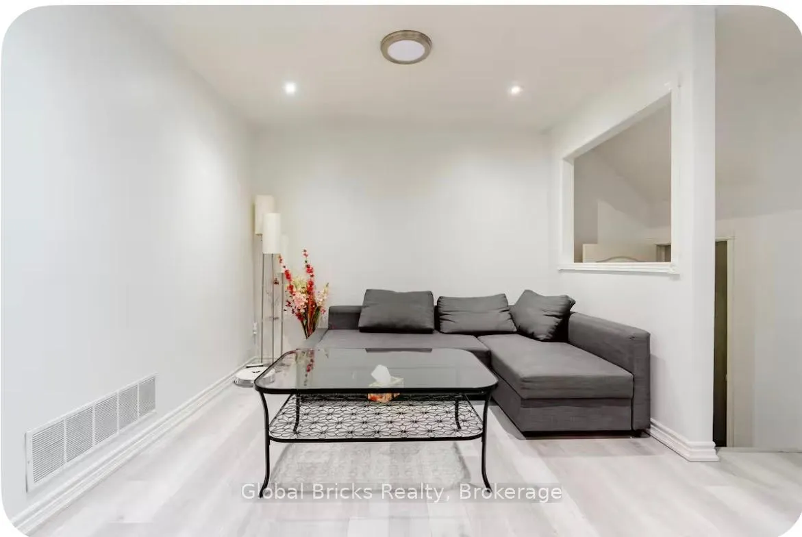 Photo 12 of 83 Monaco Court, Brampton, Fletcher's Meadow — HOMEH
