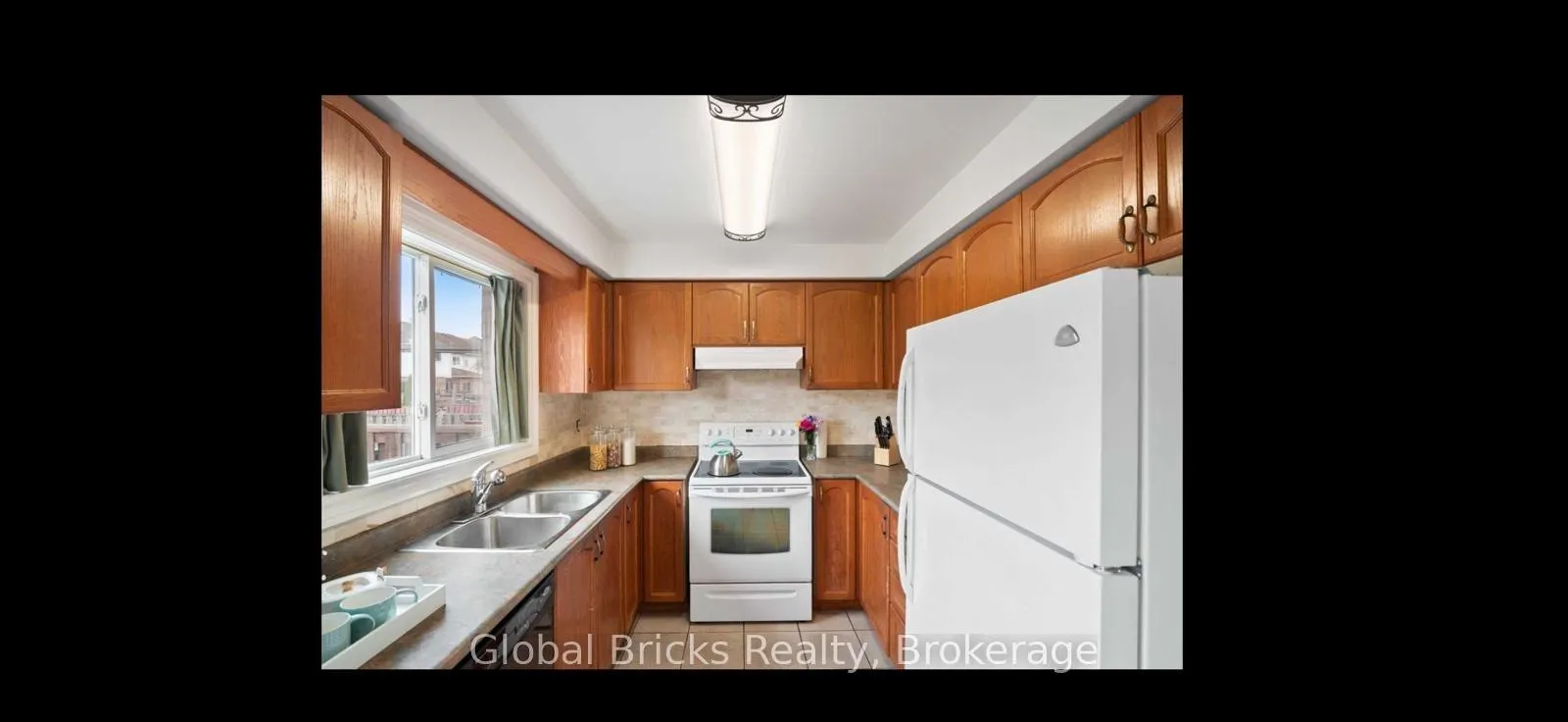 Photo 16 of 83 Monaco Court, Brampton, Fletcher's Meadow — HOMEH