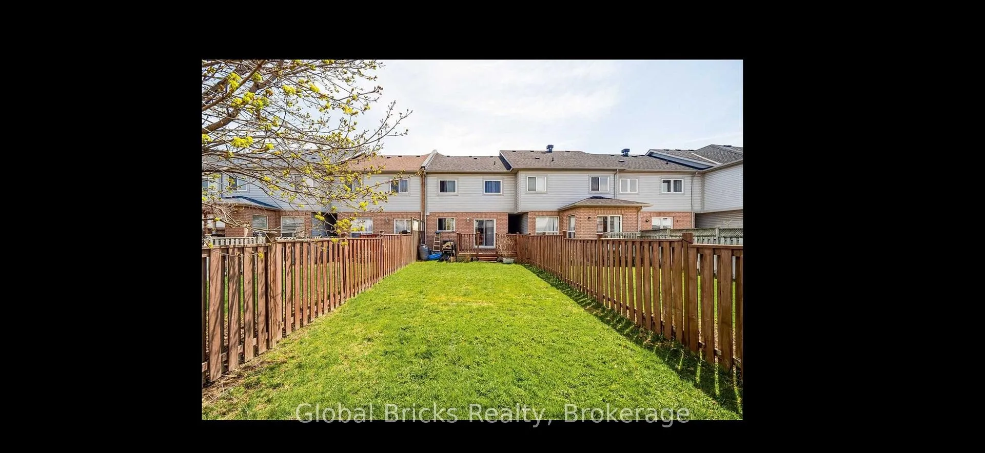 Photo 17 of 83 Monaco Court, Brampton, Fletcher's Meadow — HOMEH