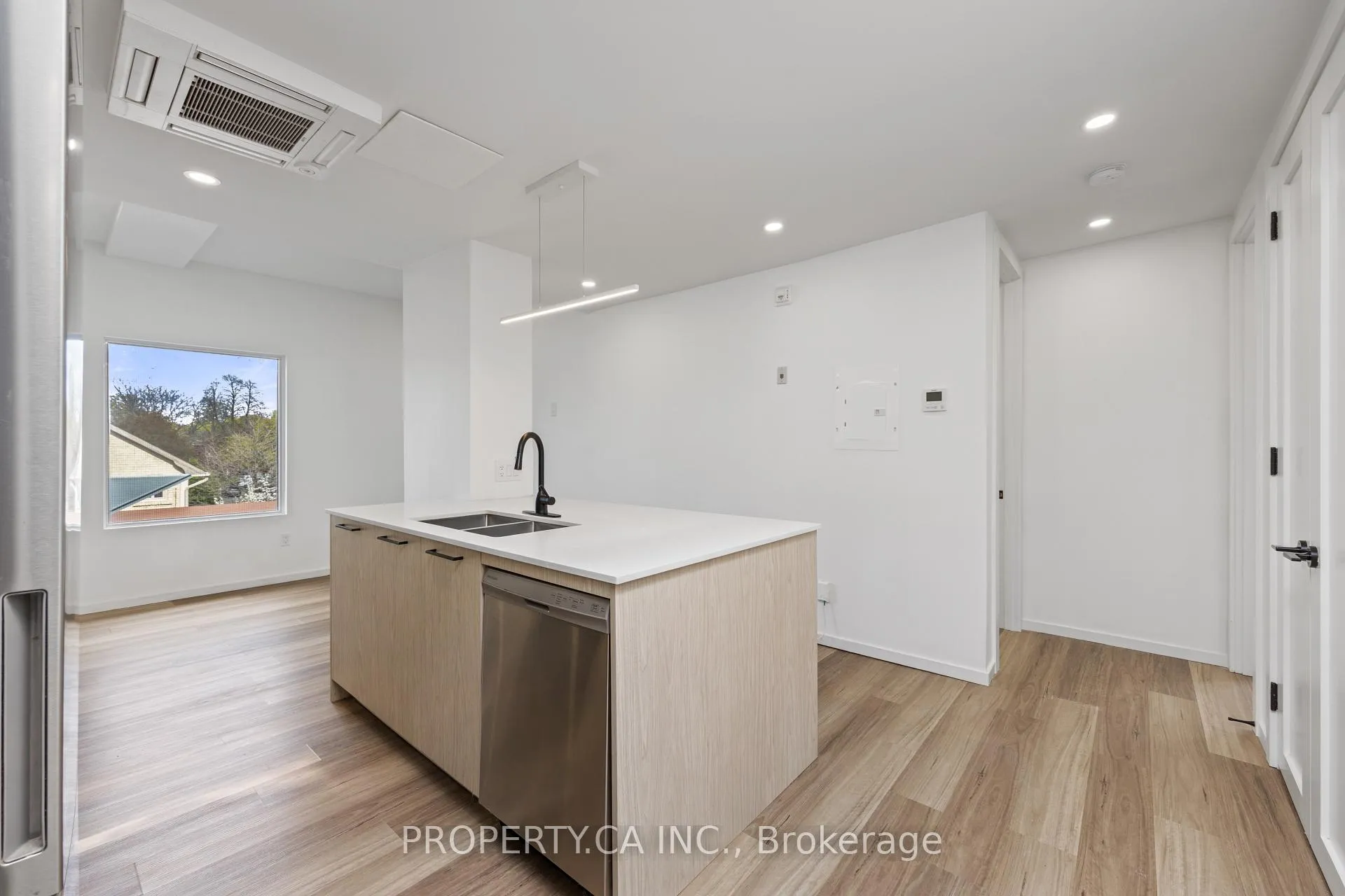 Photo 2 of Unit 304, 1989 Yonge Street E, Toronto, Mount Pleasant East — HOMEH