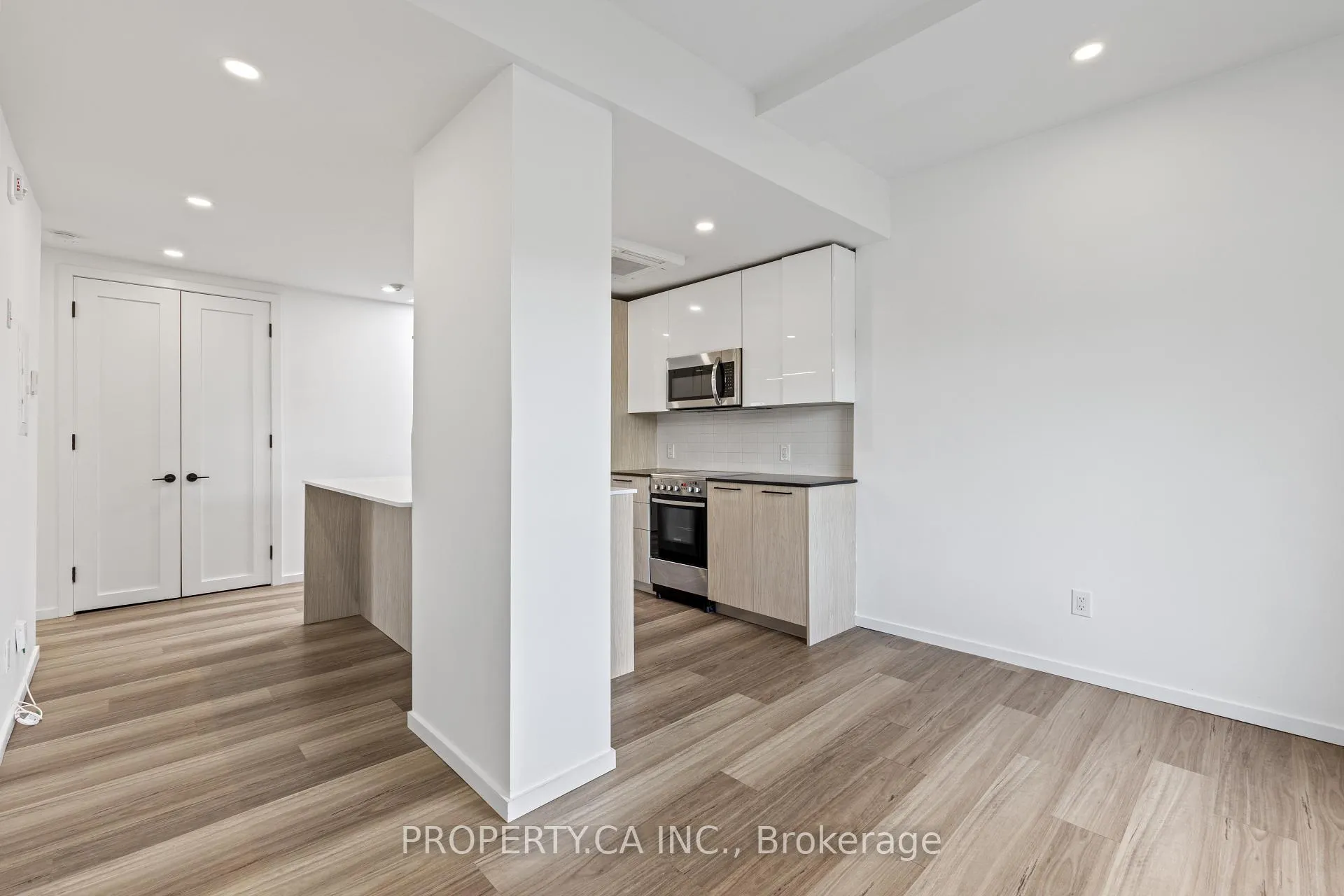 Photo 3 of Unit 304, 1989 Yonge Street E, Toronto, Mount Pleasant East — HOMEH