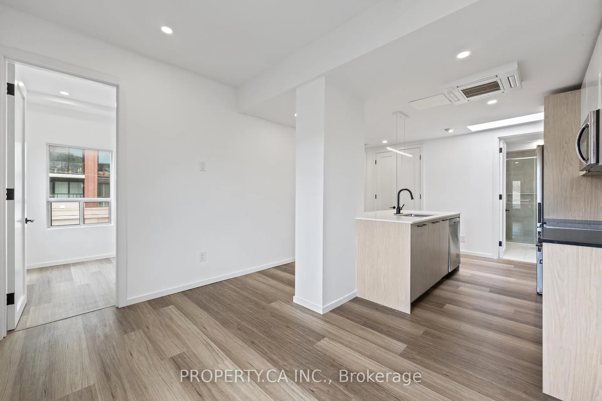 Photo 4 of Unit 304, 1989 Yonge Street E, Toronto, Mount Pleasant East — HOMEH