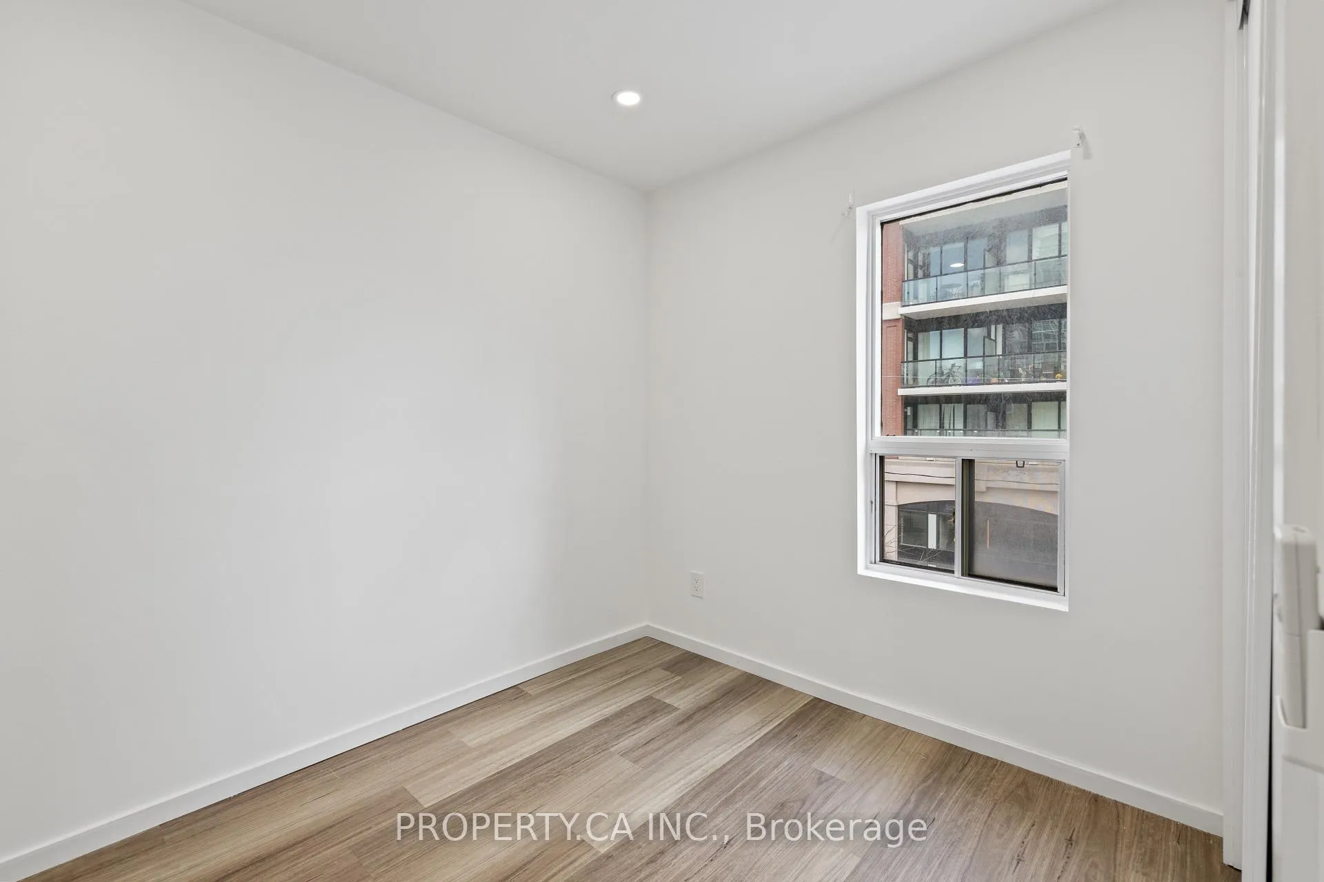 Photo 11 of Unit 304, 1989 Yonge Street E, Toronto, Mount Pleasant East — HOMEH
