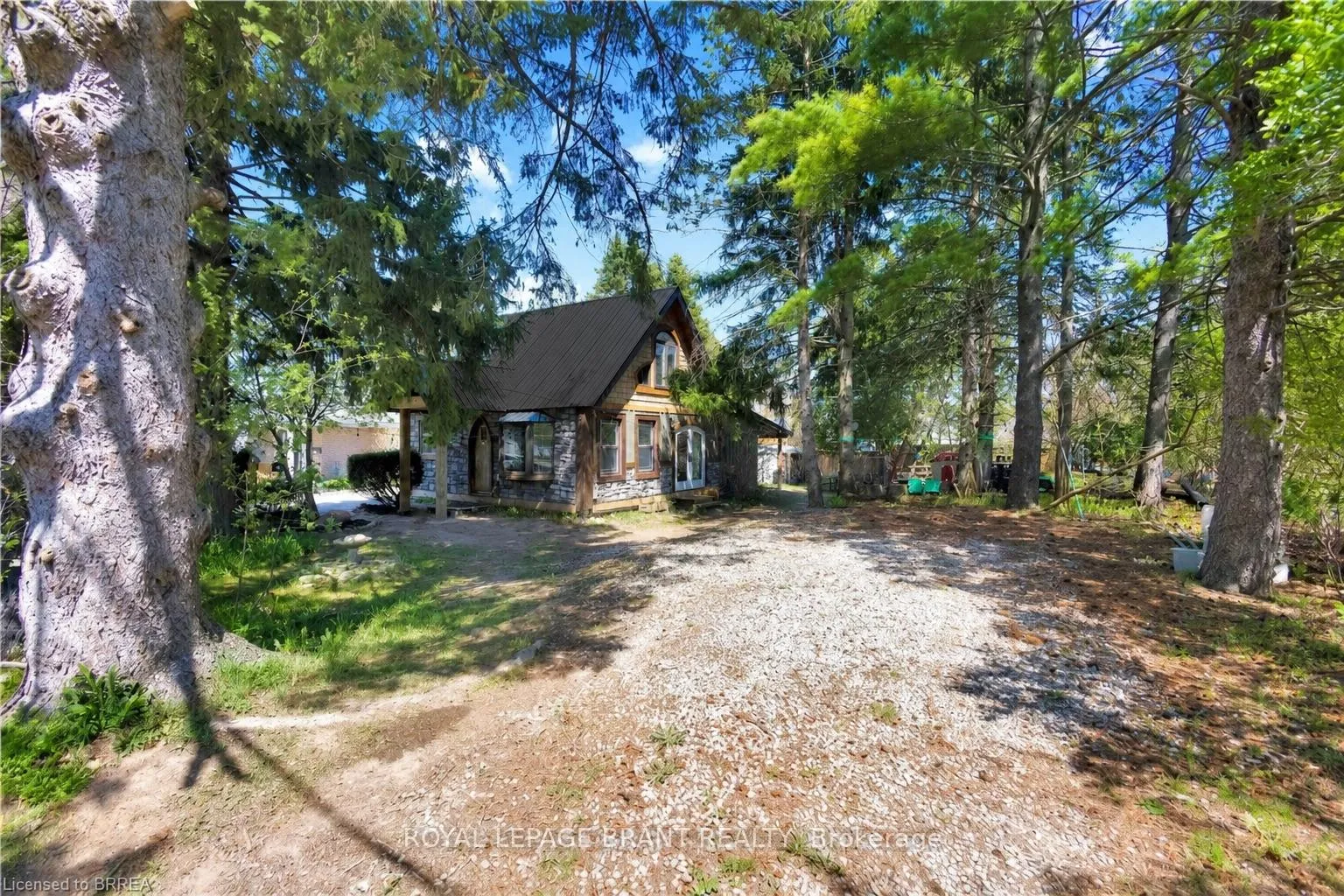 Photo 1 of 6 Churchill Drive, Brant, Paris — HOMEH