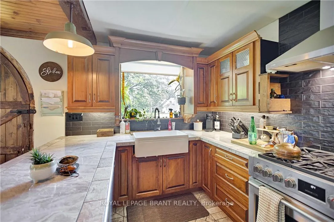 Photo 8 of 6 Churchill Drive, Brant, Paris — HOMEH